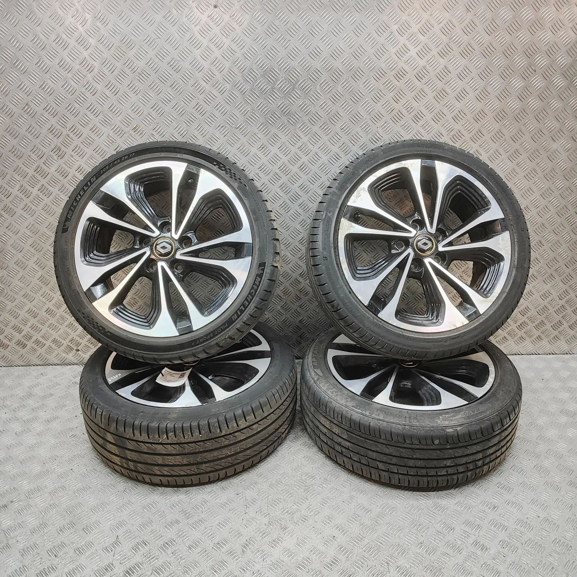 Renault Zoe Alloy Wheel Set 403009897R Alloy Wheel Set RENAULT ZOE (BFM_) (...