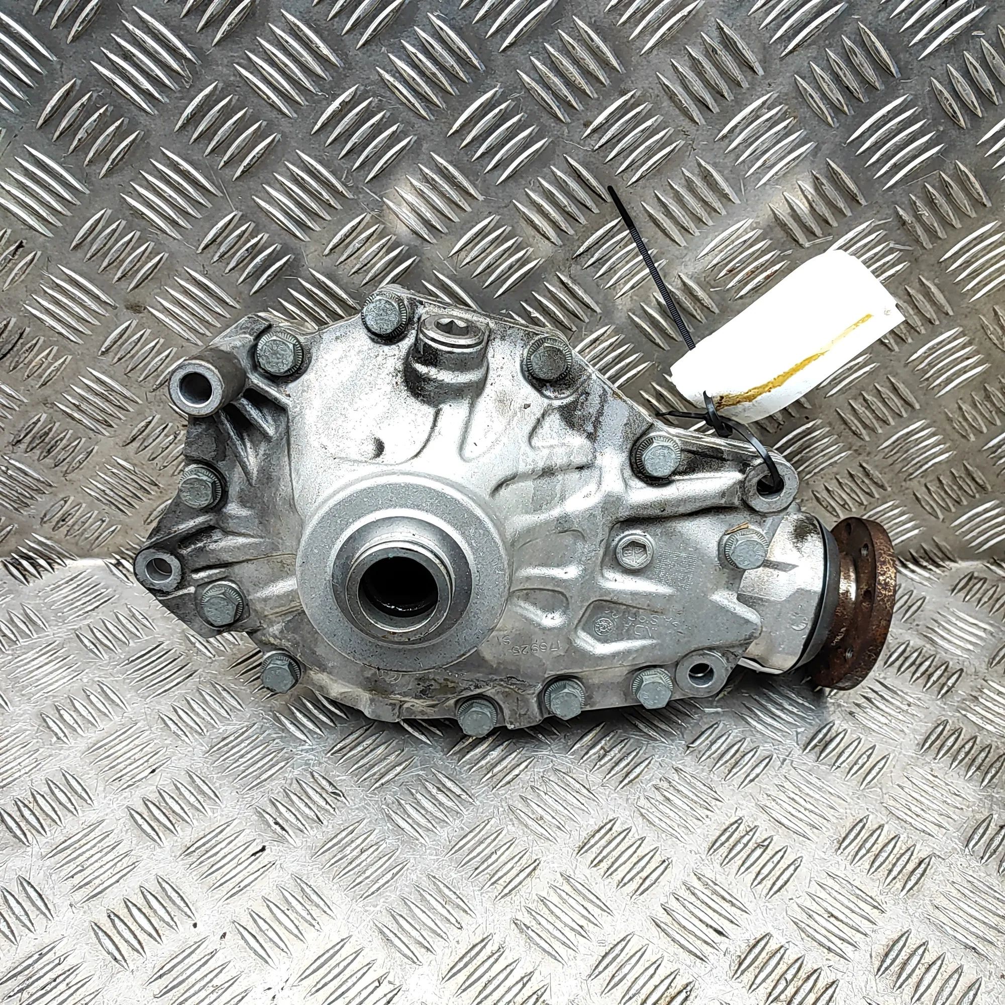 BMW 7 (G11 / G12) etutasauspyörästö 7647388, 8638080, 7648882 Front Differential BM...
