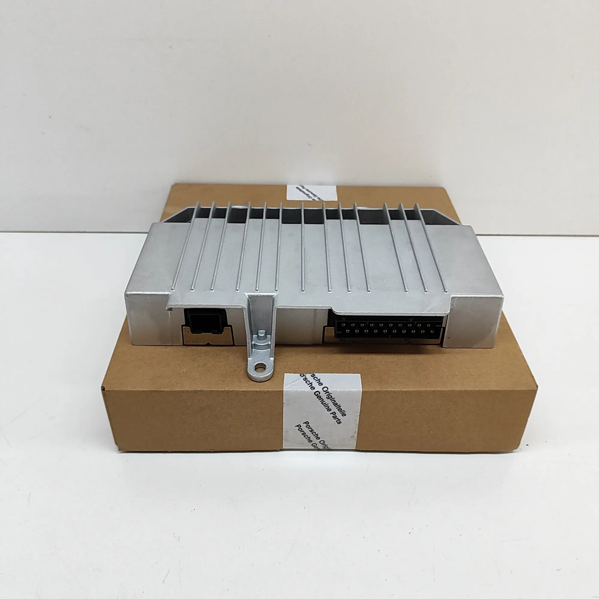 Porsche Boxster (981) Puhelin ohjausyksikkö 981.645.442.02, 98164544202 Phone Control Unit ...
