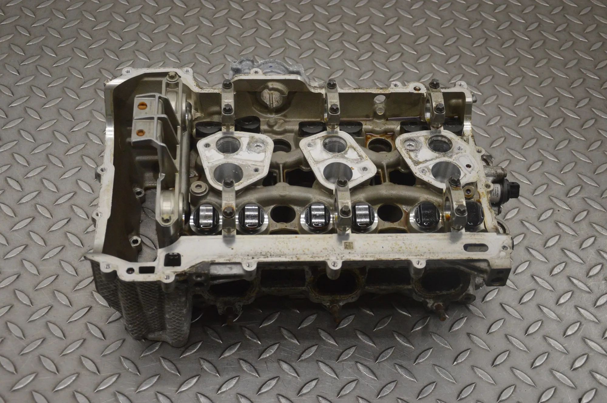 Porsche 911 (991) Right Side Engine Head 9A2104116 Right Side Engine Head PORSCHE 911 (9...