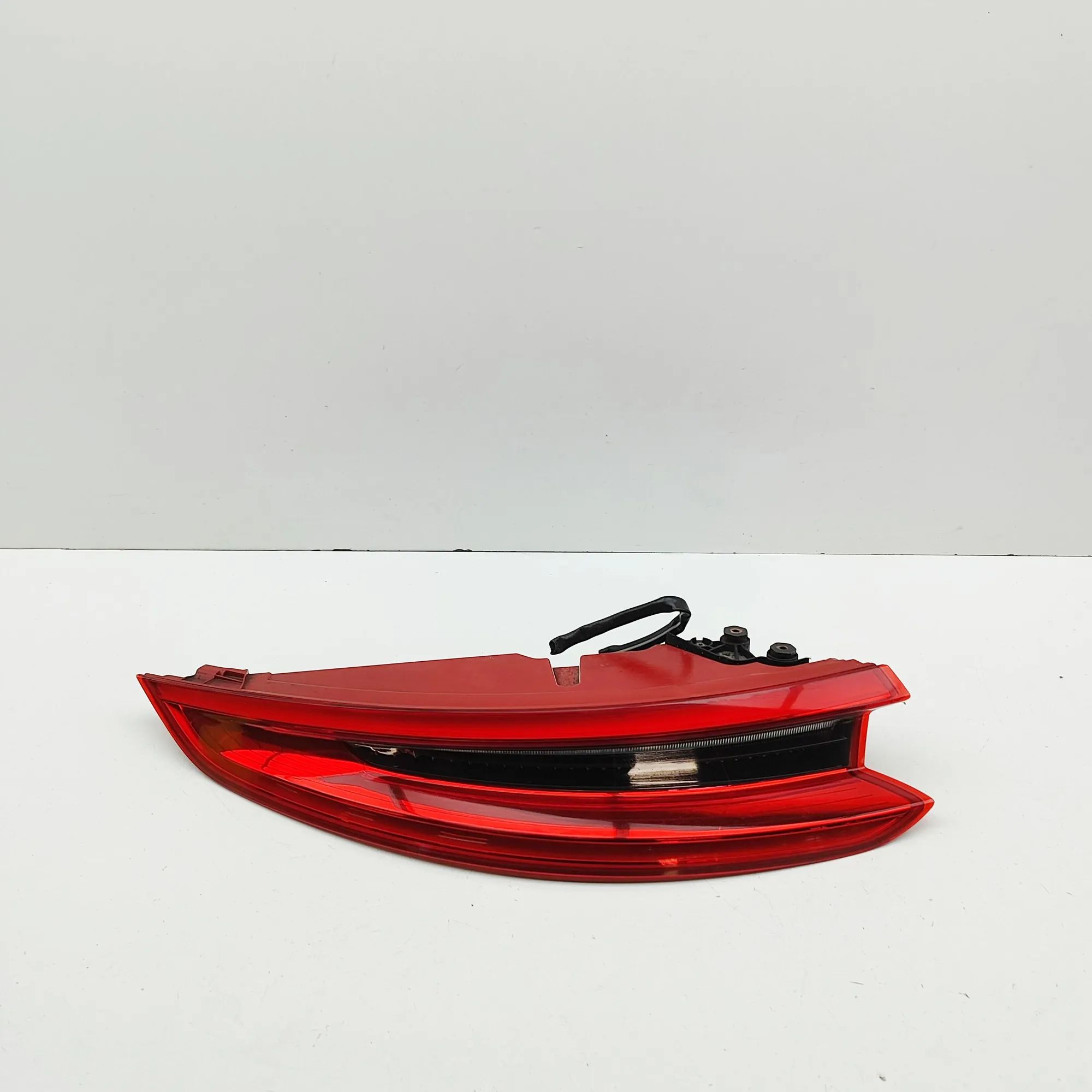 Porsche 911 (991) Rear Left Tail Light 99163116705 Rear Left Tail Light PORSCHE 911 (9...