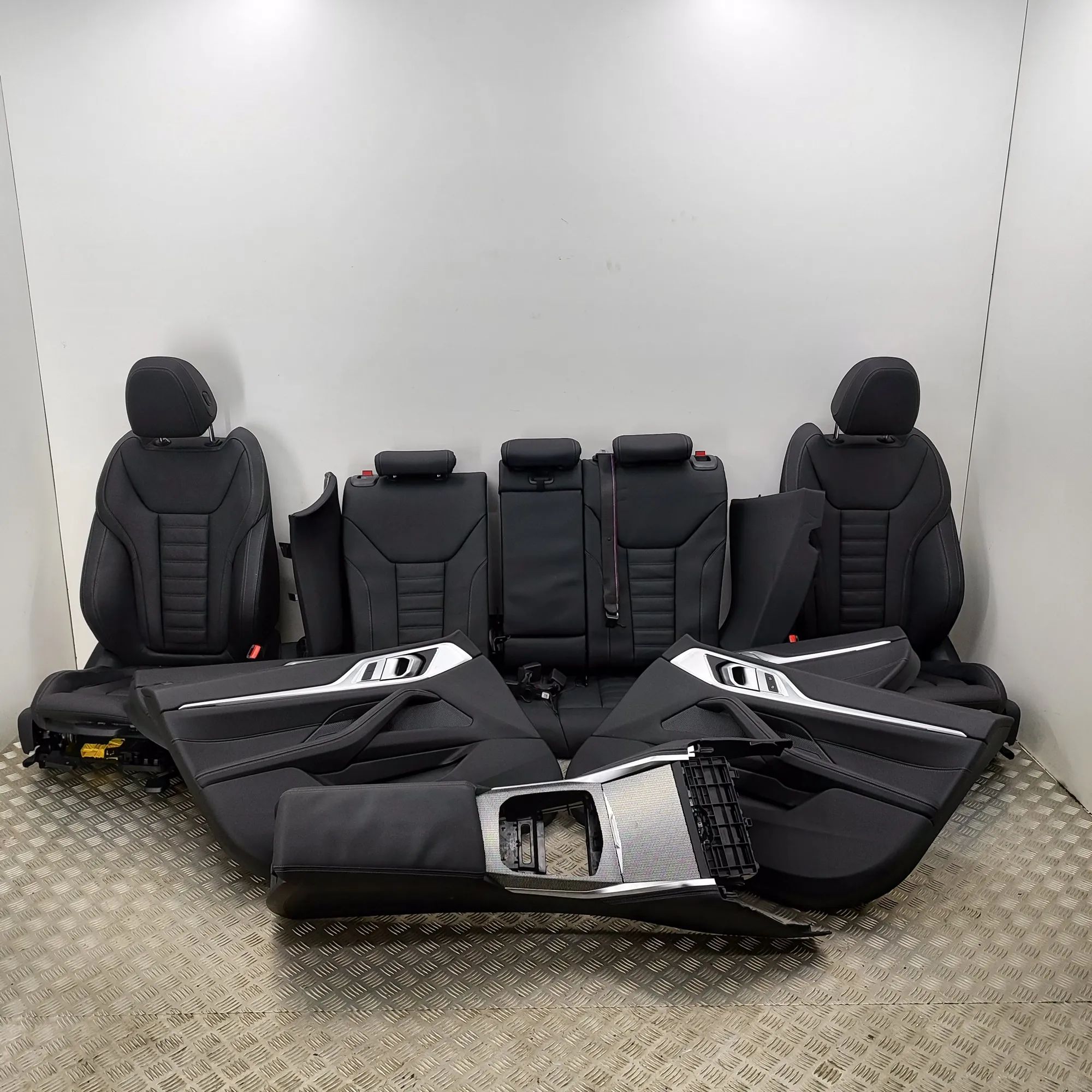 BMW 4 (G22 / G23 / G26)  Interior Seats W/ Door Cards Kit 6806778, 8491402, 6996834, 5A46B64, 5845071 Int...