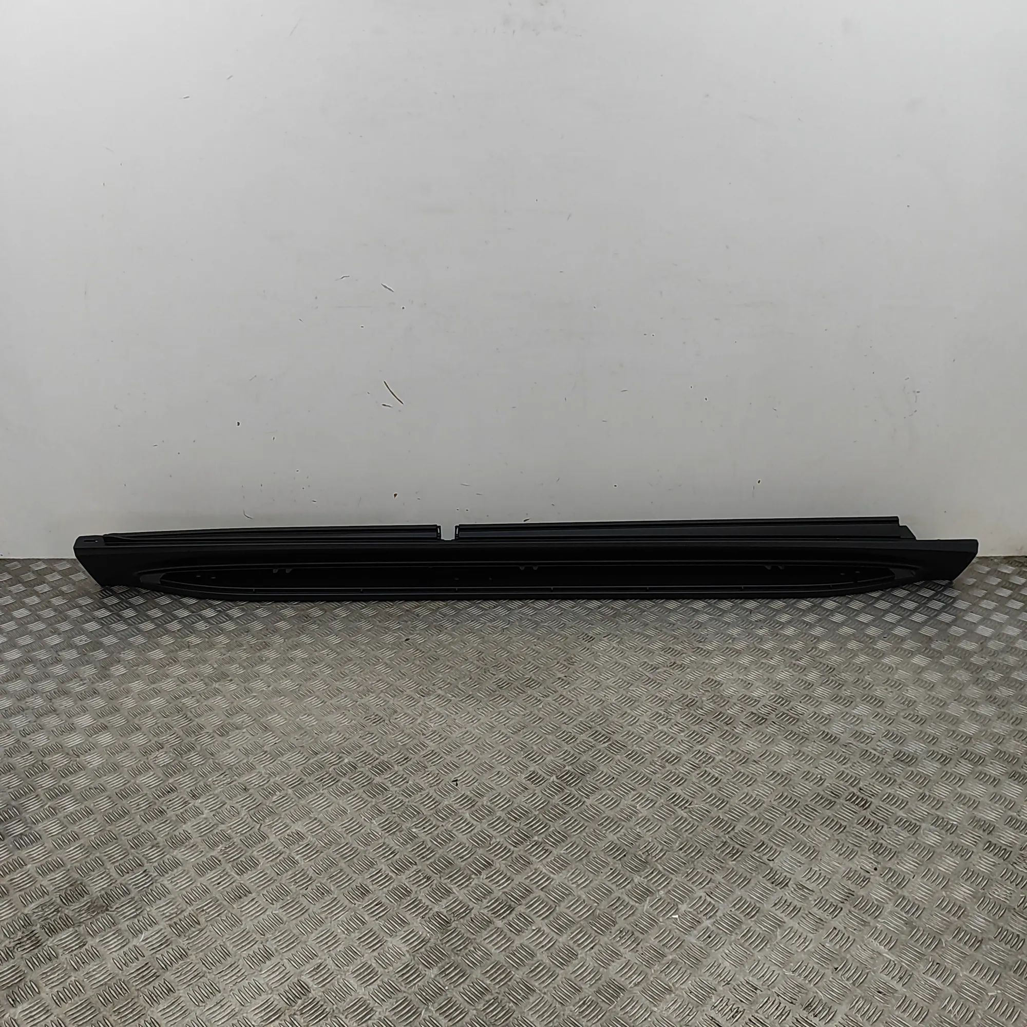 Mercedes-Benz GL / GLS (X166) Right Side Plastic Sideskirt Cover A1676986600 Right Side Plastic Sideskirt Cover ...