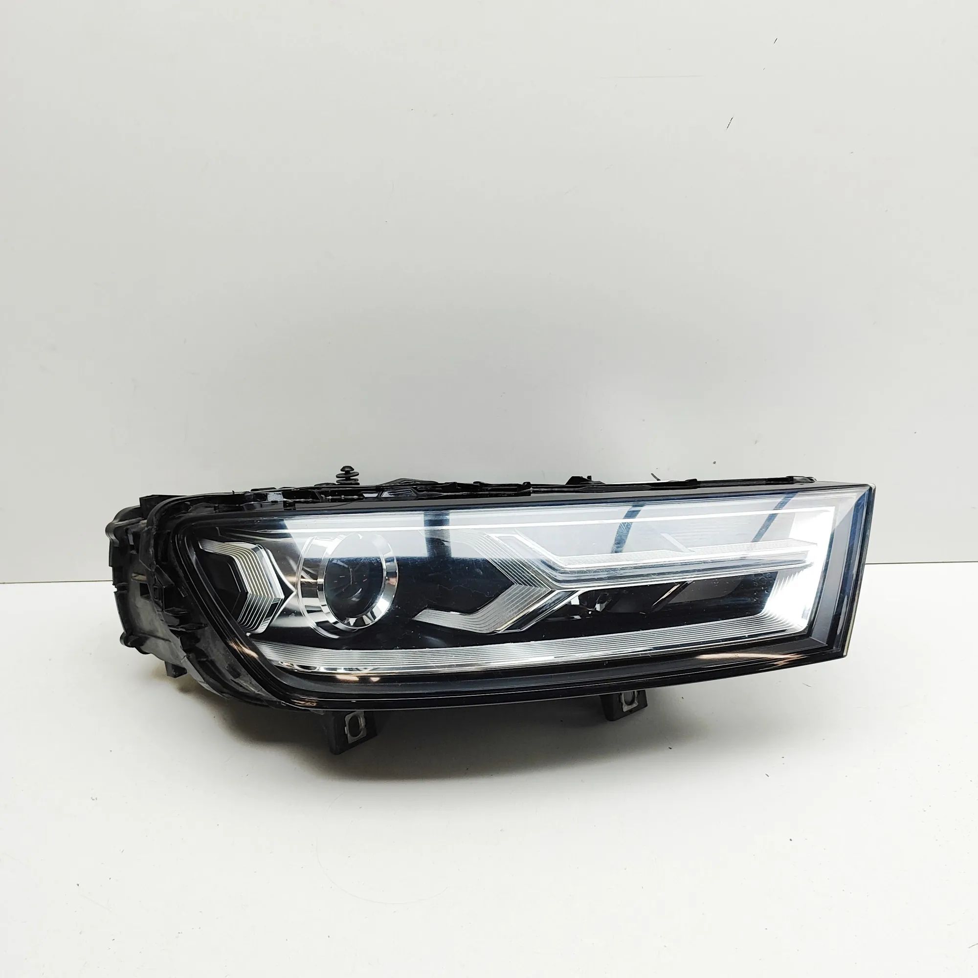 Audi Q7 (4M) Front Right Headlight 4M0941044A Front Right Headlight AUDI Q7 (4M) (...