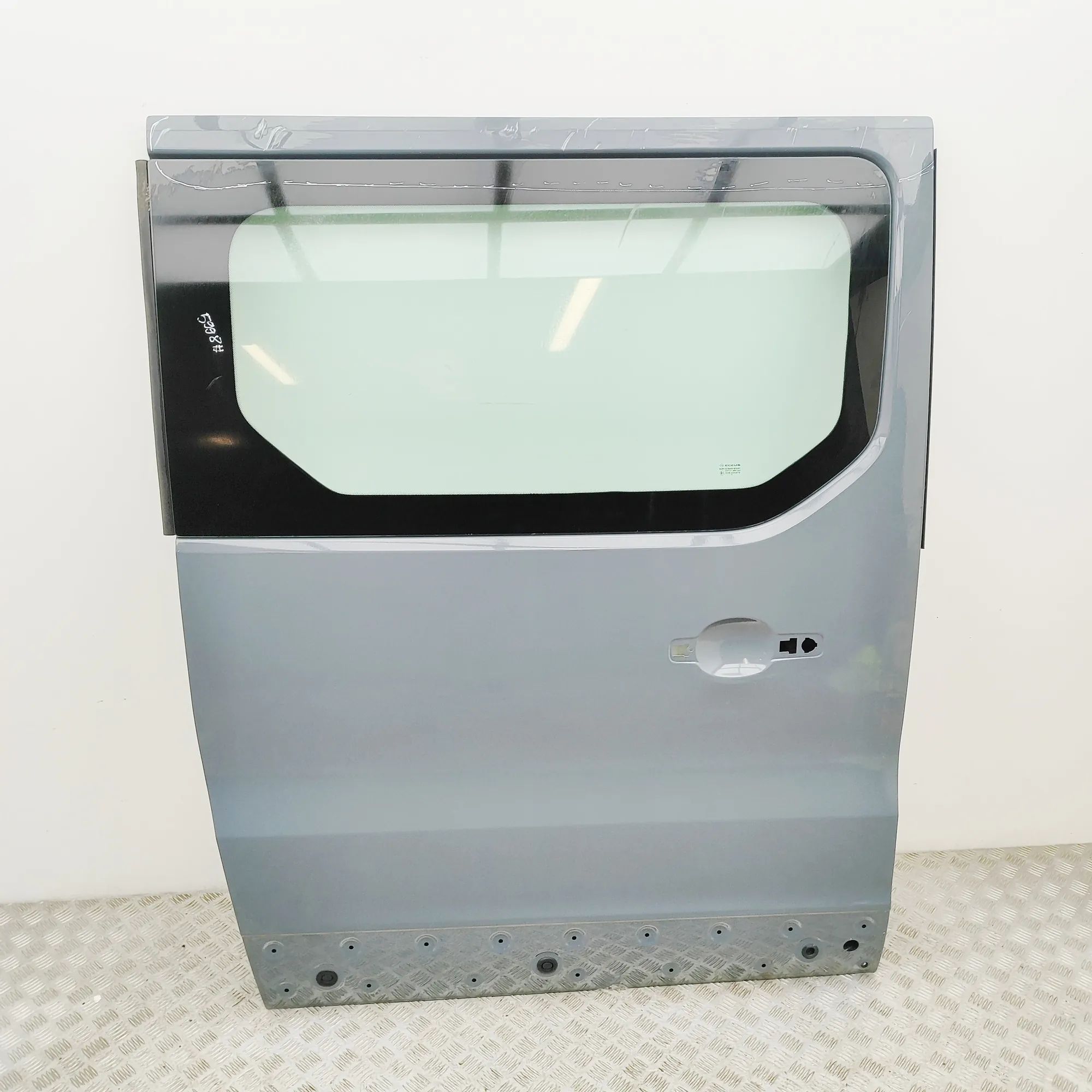 Renault Trafic Right Side Sliding Door 821002409R Right Side Sliding Door RENAULT TRAF...