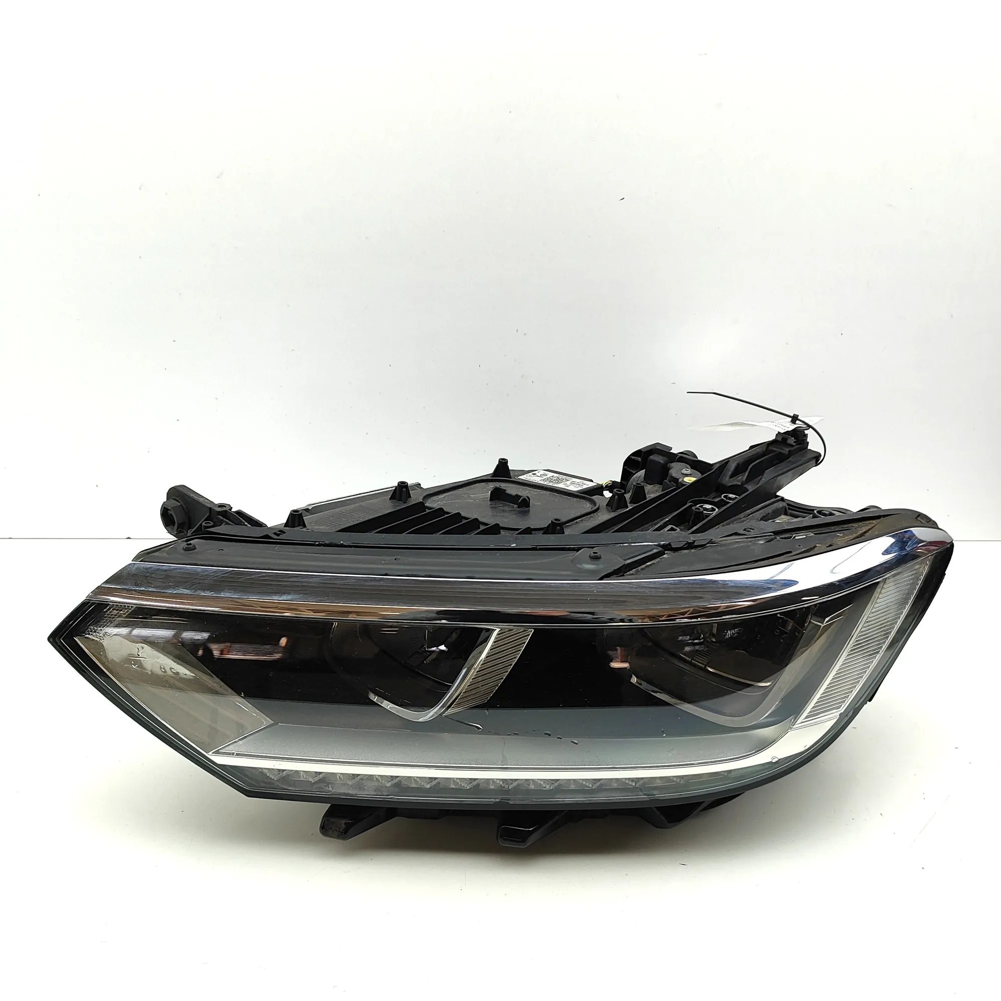 Volkswagen Passat (B8) Front Left Headlight 90049924, 3G2941035G Front Left Headlight VW PA...