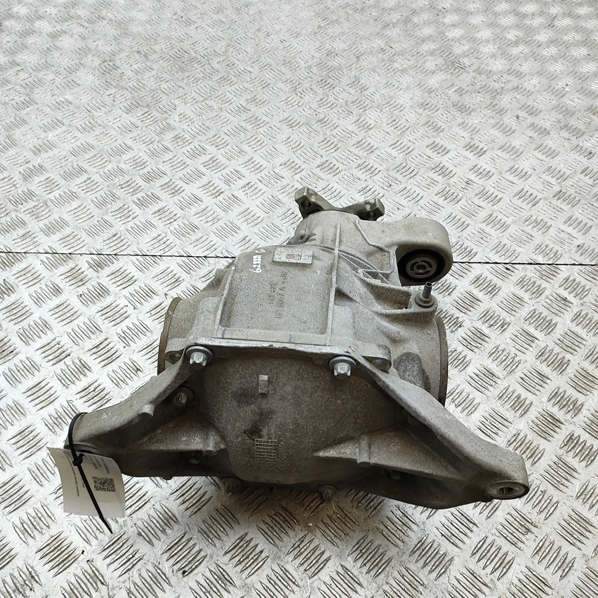 Mercedes-Benz GLE (W167) takatasauspyörästö A1663510300 Rear Differential MERCEDES-BENZ GLE...