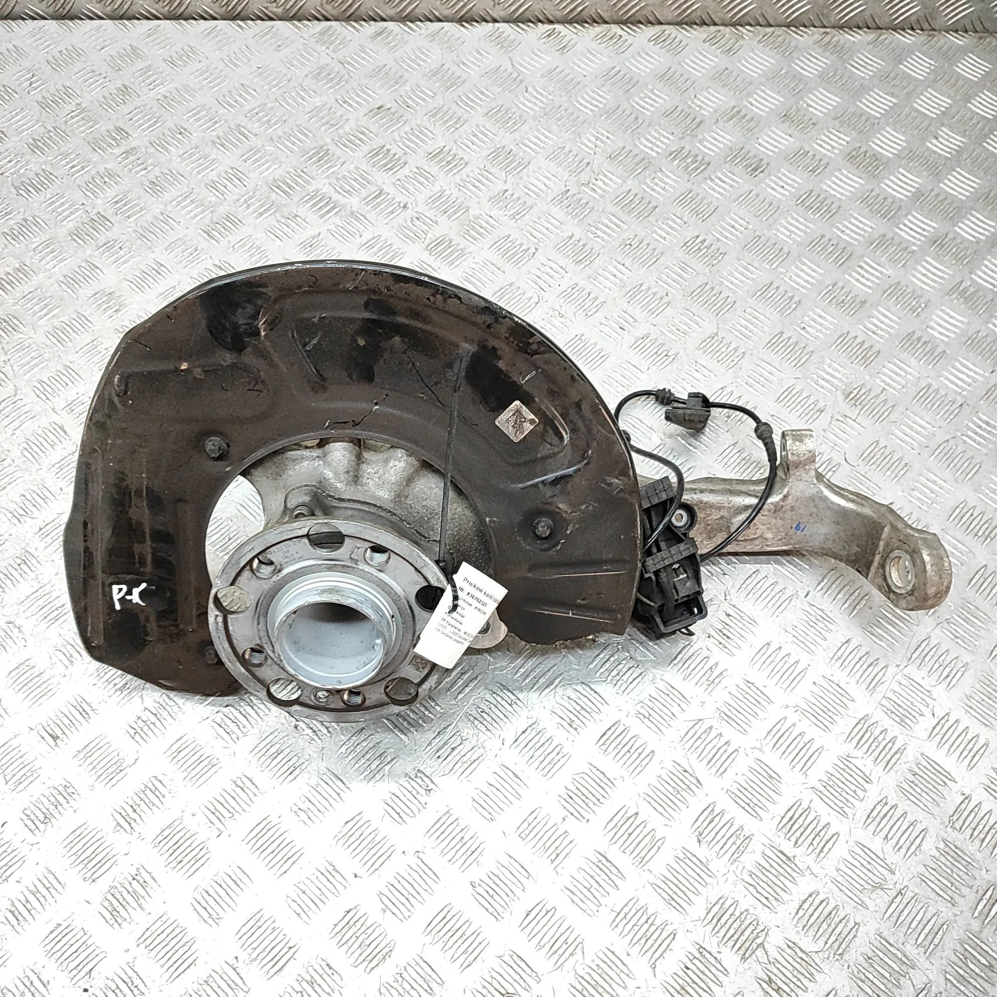Mercedes-Benz A (W177) Front Left Wheel Hub A2233340200, A2234211500, A2233322900 Front Lef...