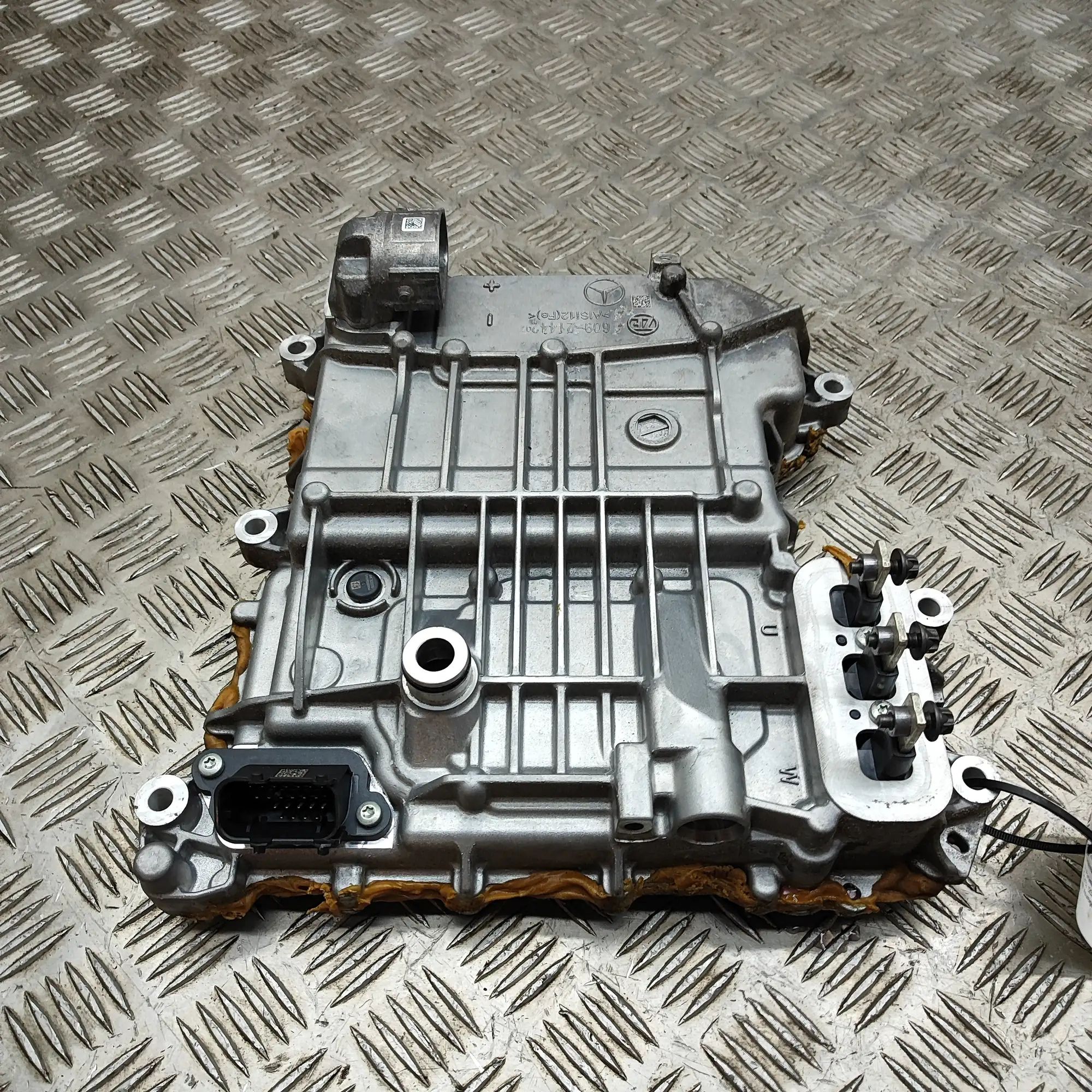 Mercedes-Benz GLB / EQB (X247) Invertteri 003879000124, A2439002201 Inverter MERCEDES-BEN...