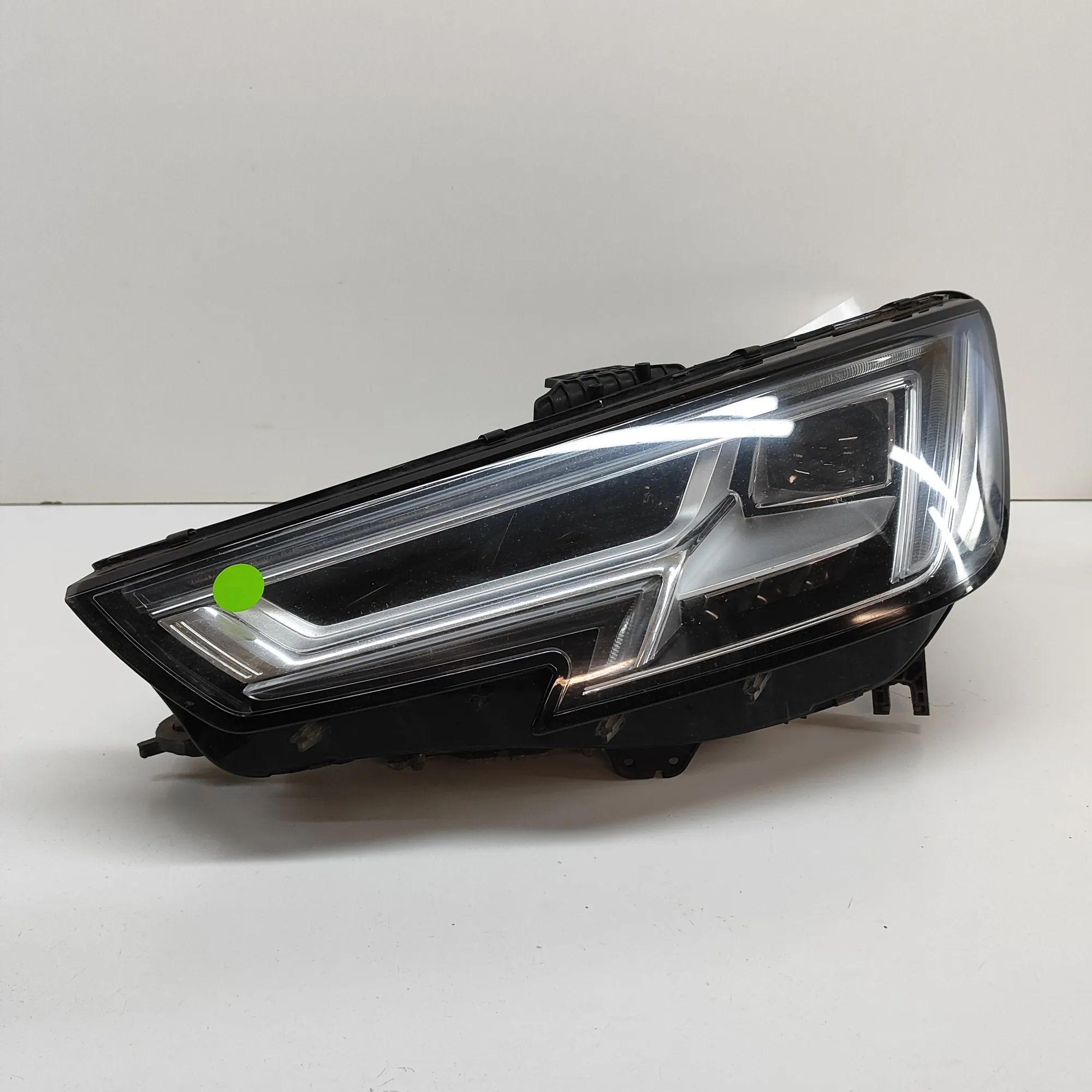 Audi A4 (B9) Front Left Headlight 4M0907397AC, 7PP941572AB, 7PP941572A, 8W0941033...