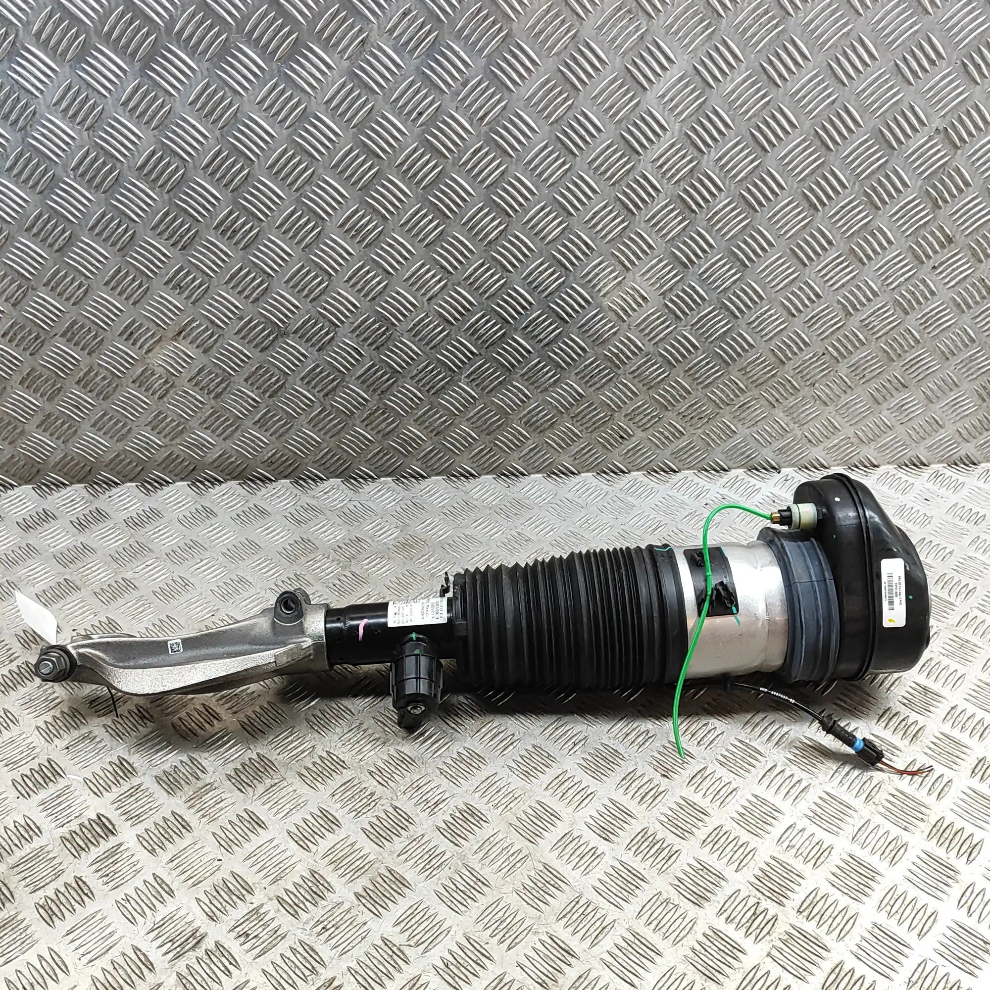 BMW X7 (G07) Front Left Air Shock Absorber 6876683, 6892425 Front Left Air Shock Absorber ...