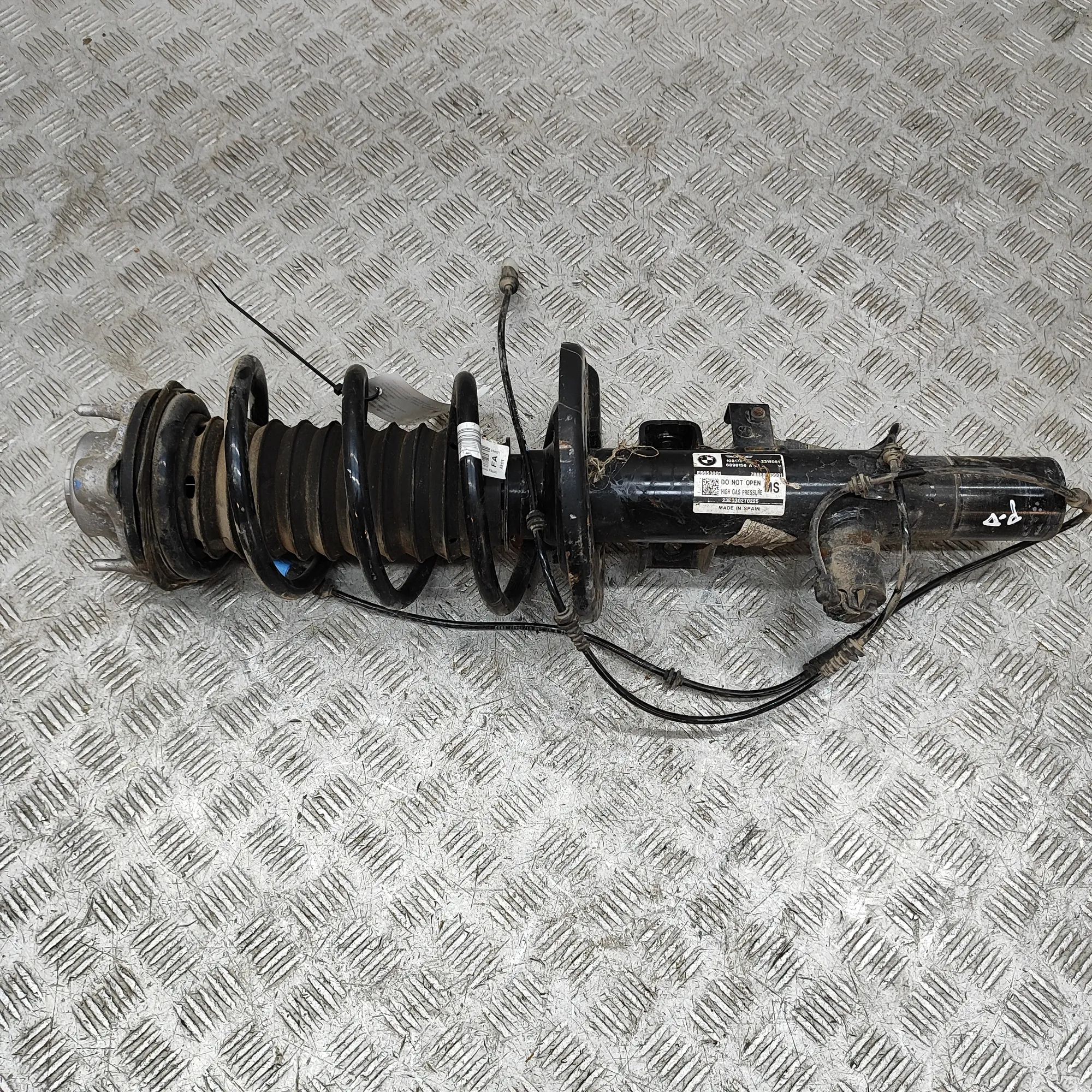 BMW X3 / iX3 (G01) Front Right Shock Absorber 6898156 Front Right Shock Absorber BMW IX3 (G08...