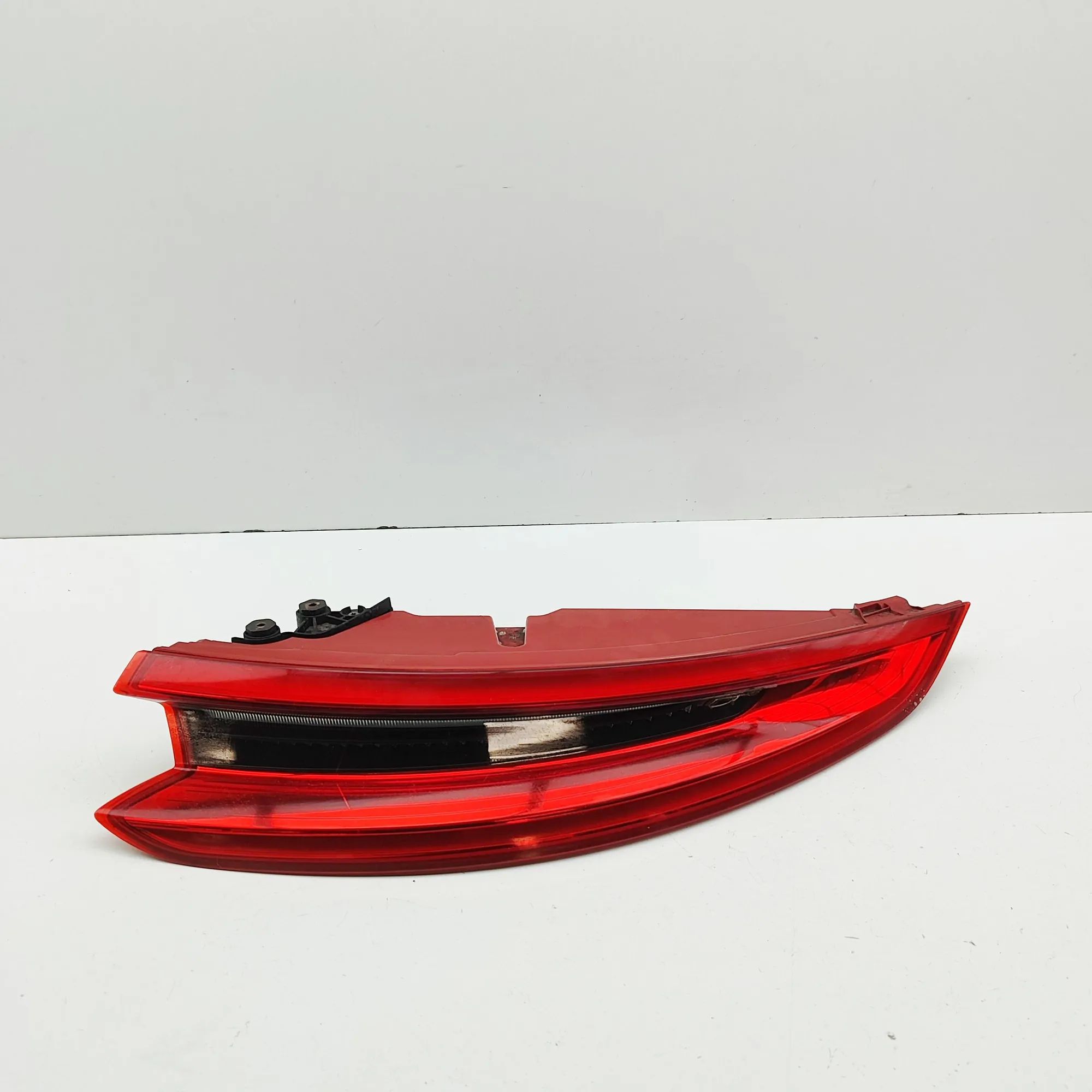 Porsche 911 (991) Rear Right Tail Light 99163116805 Rear Right Tail Light PORSCHE 911 (...