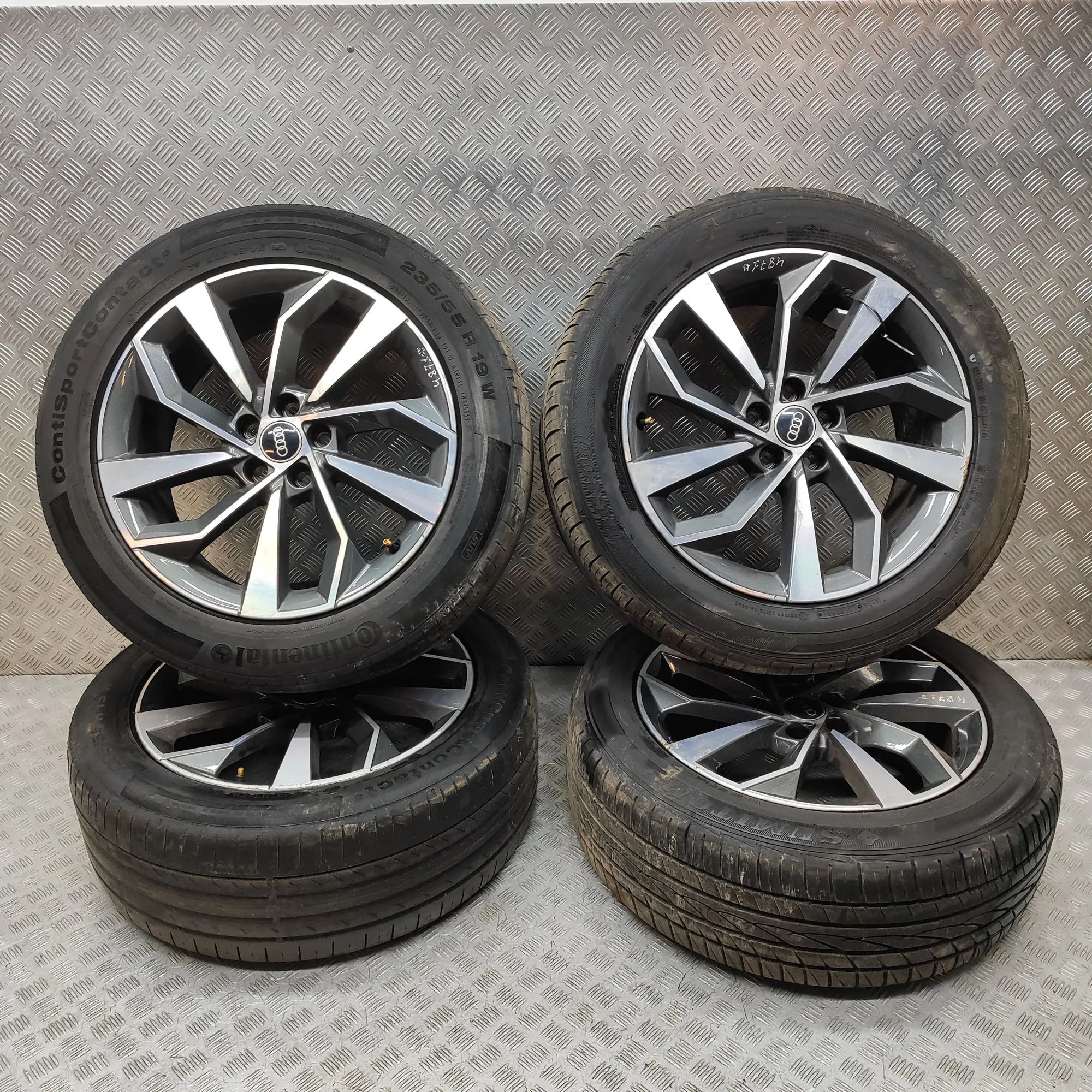 Audi Q5 (FY) Alloy Wheel Set 80A601025BK Alloy Wheel Set AUDI Q5 (FY) (2016-...