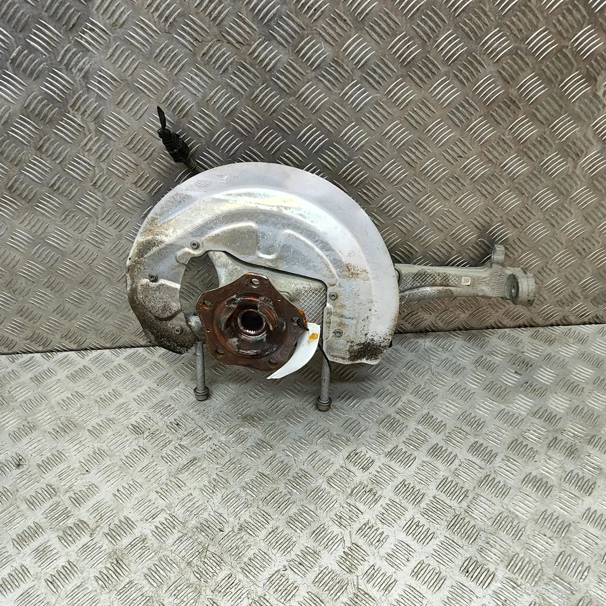 Porsche Panamera Front Right Wheel Hub 971.407.246.H, 971407246H Front Right Wheel Hub...