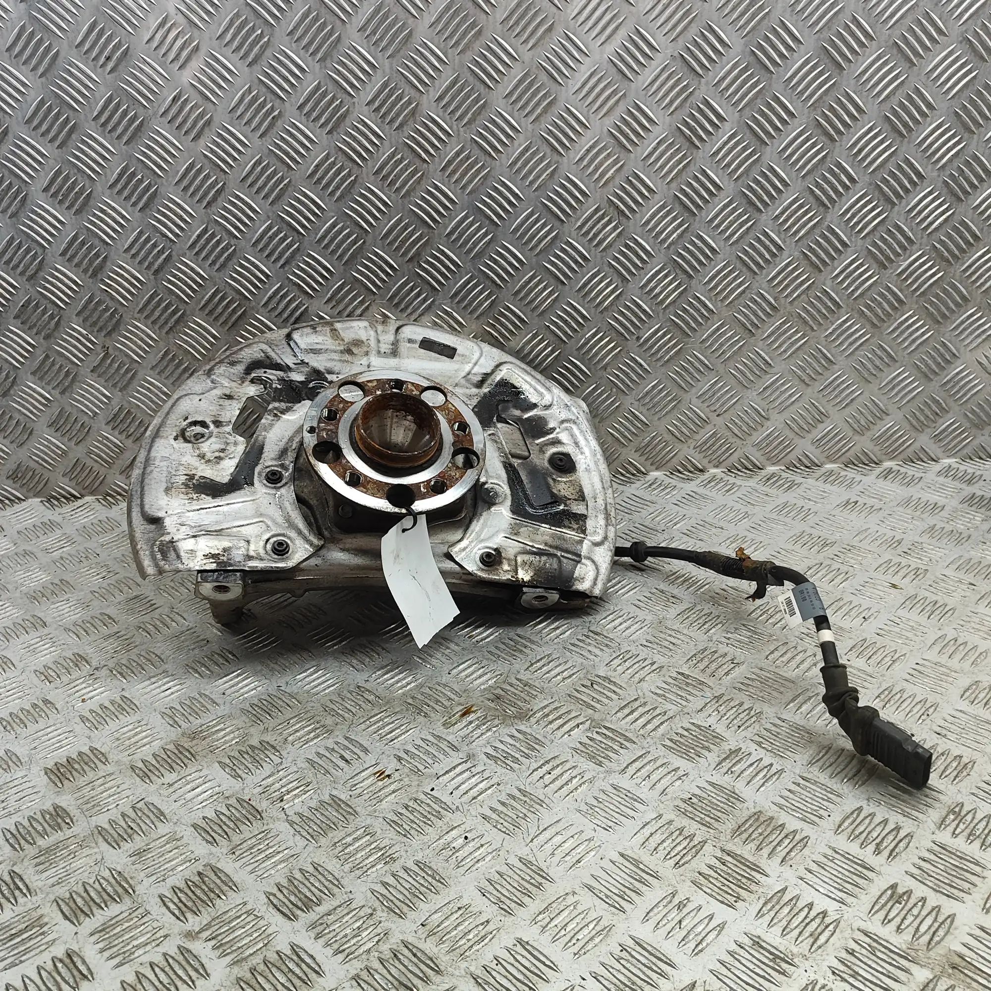 Mercedes-Benz G (W463) Front Right Wheel Hub A1903301401, A190330440 Front Right Wheel Hub M...