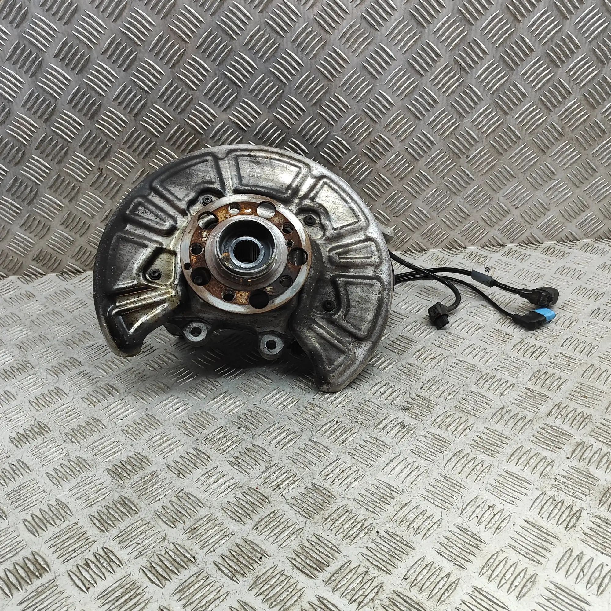 Mercedes-Benz G (W463) Rear Right Wheel Hub A1903502801, A1903504401, A1901800 Rear Right W...