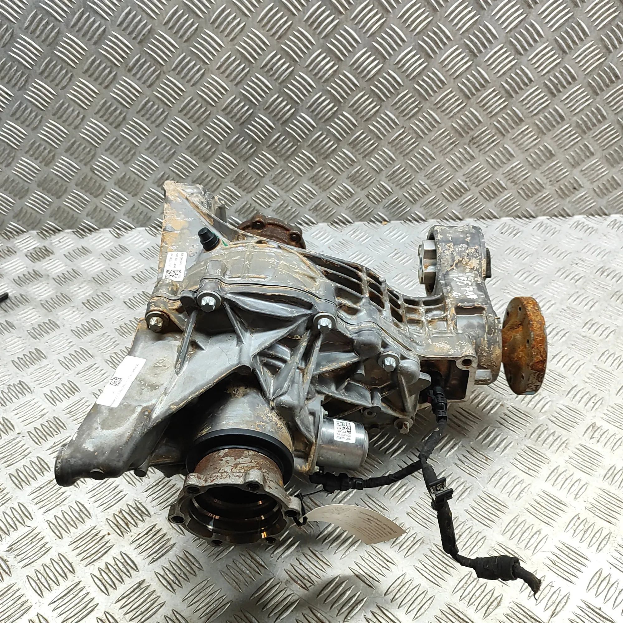 Audi Q5 (FY) takatasauspyörästö 09R500043 Rear Differential AUDI Q5 (FY) (2016-...