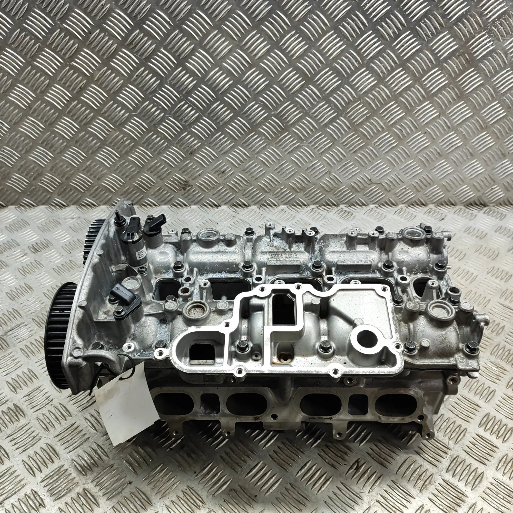 Volvo XC40 / EX40 Engine Cylinder Head 32267401, 32267403 Engine Cylinder Head VOLVO X...
