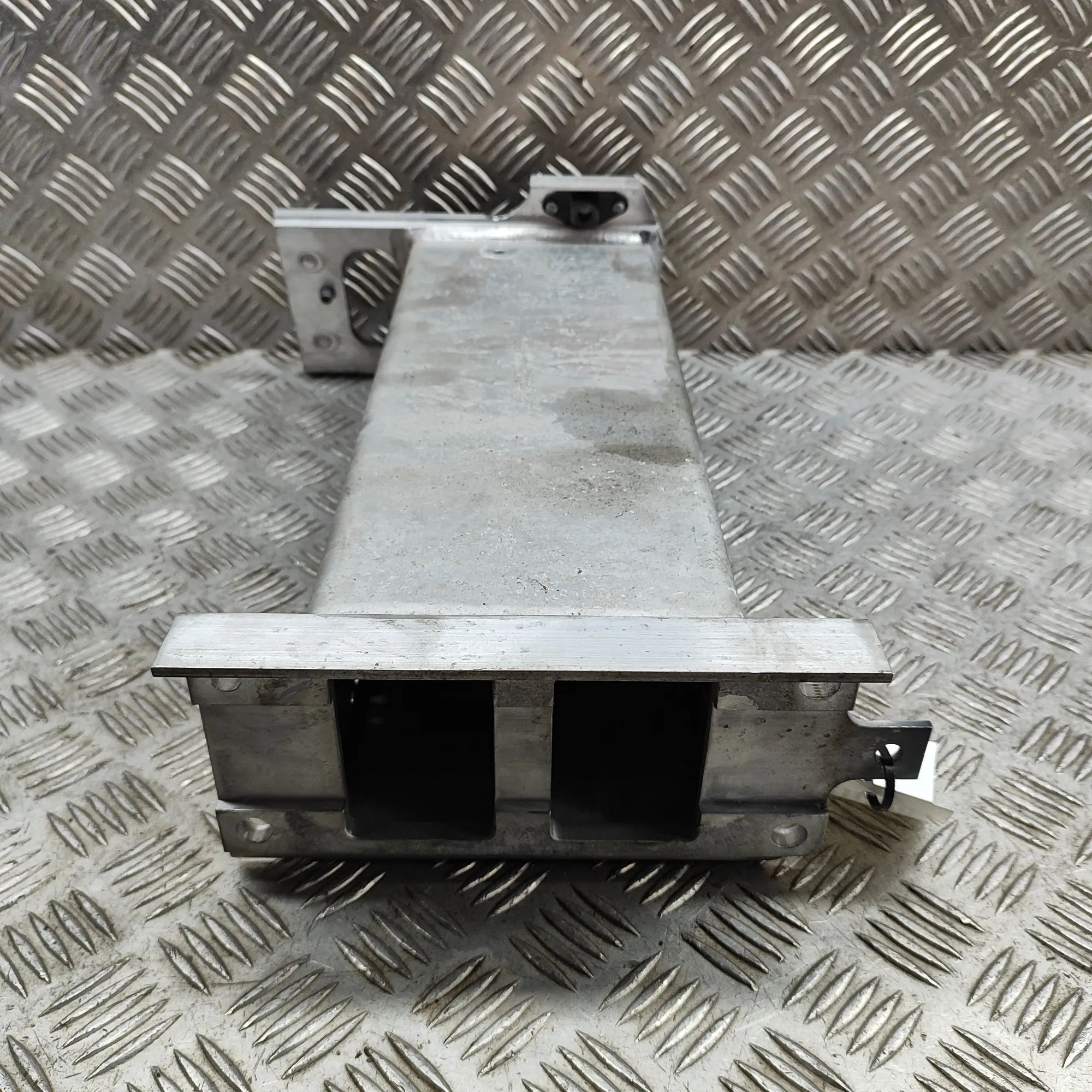 Right Side Crash Absorber Brand/Model: ASTON MARTIN DB11
Year: 2022
Engin...