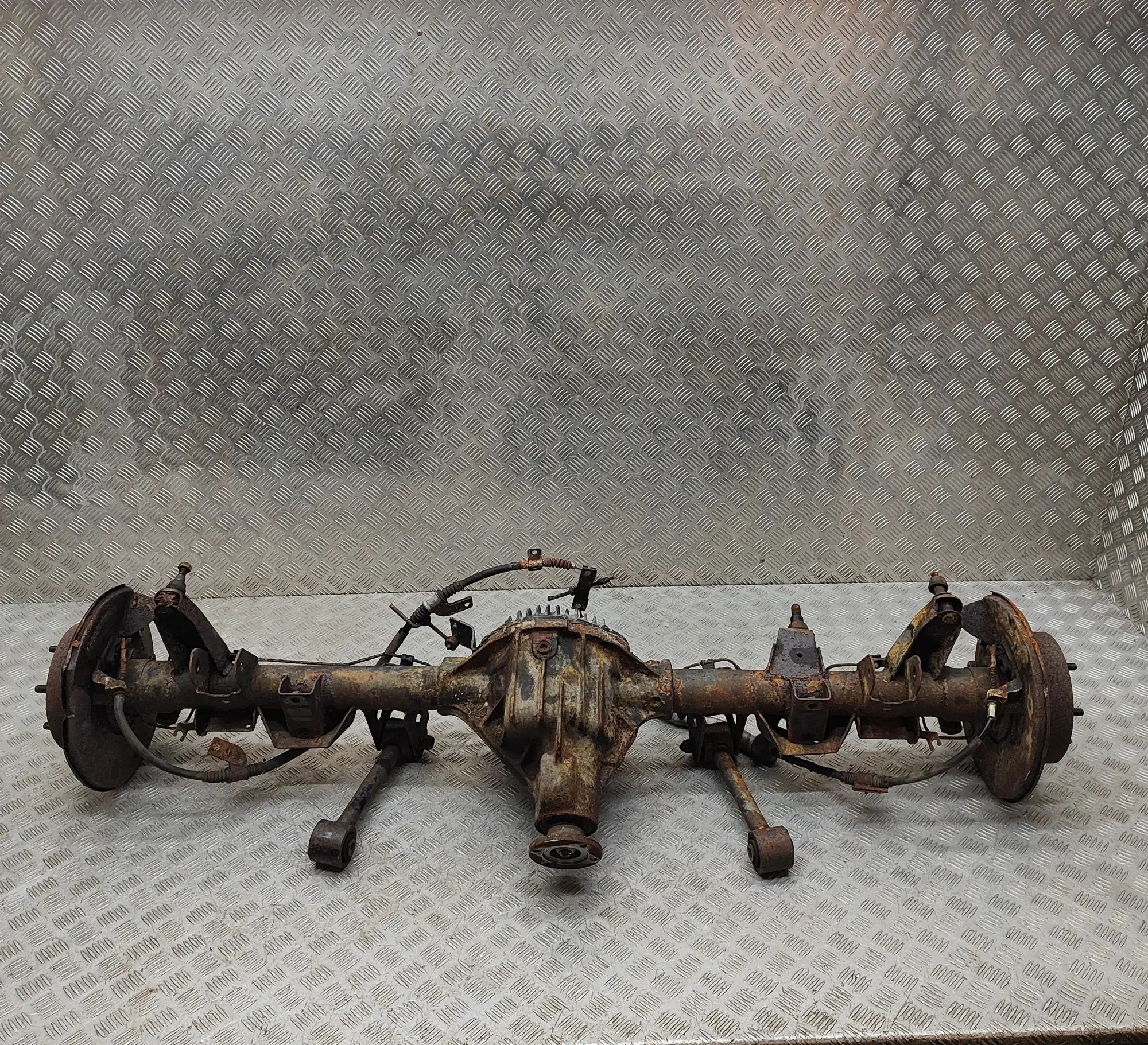 Rear Axle Brand/Model: SSANGYONG MUSSO
Year: 1993
Engine:...