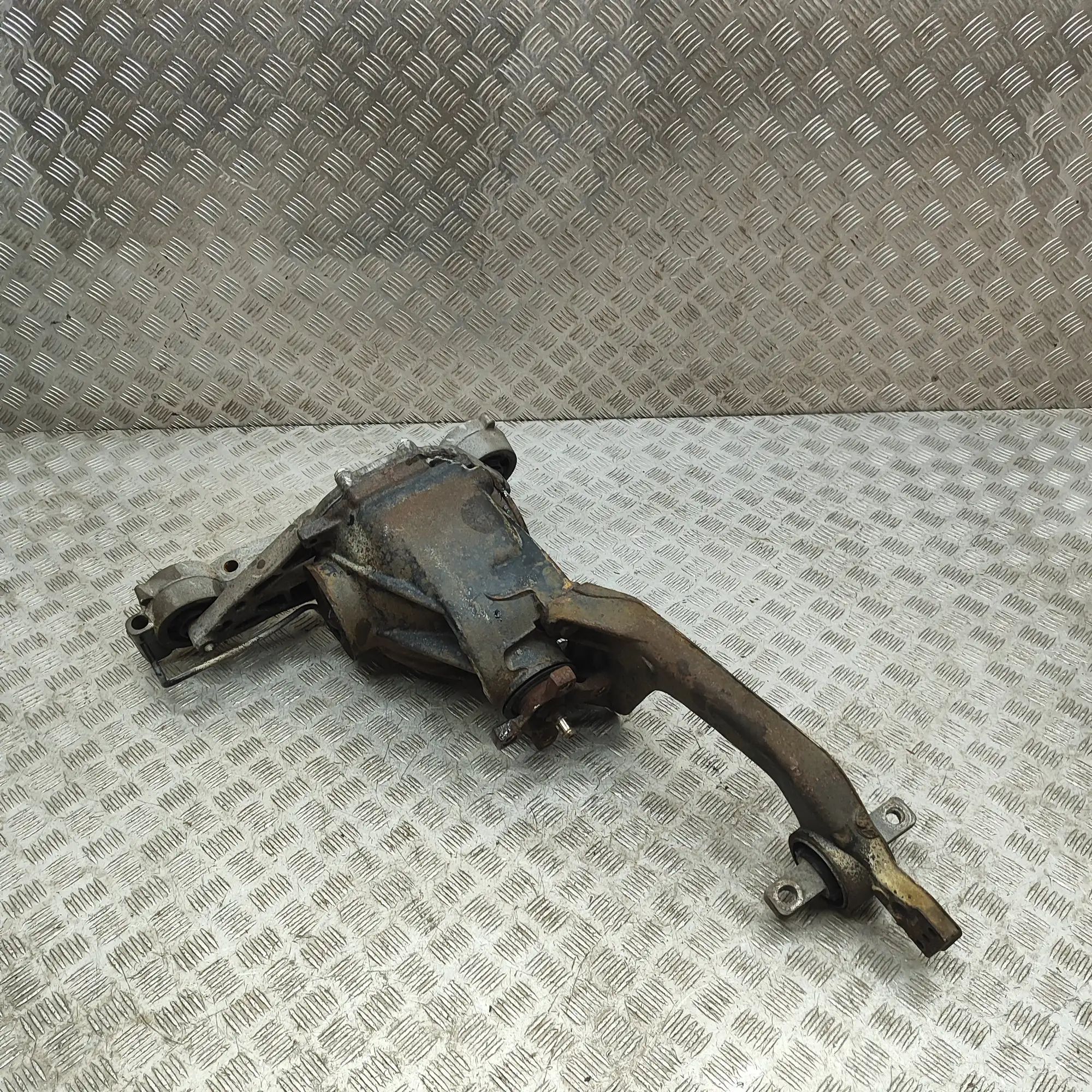 Mercedes-Benz V / Vito / EQV (W447) takatasauspyörästö A4473500814 Rear Differential MERCEDES-BENZ VIT...