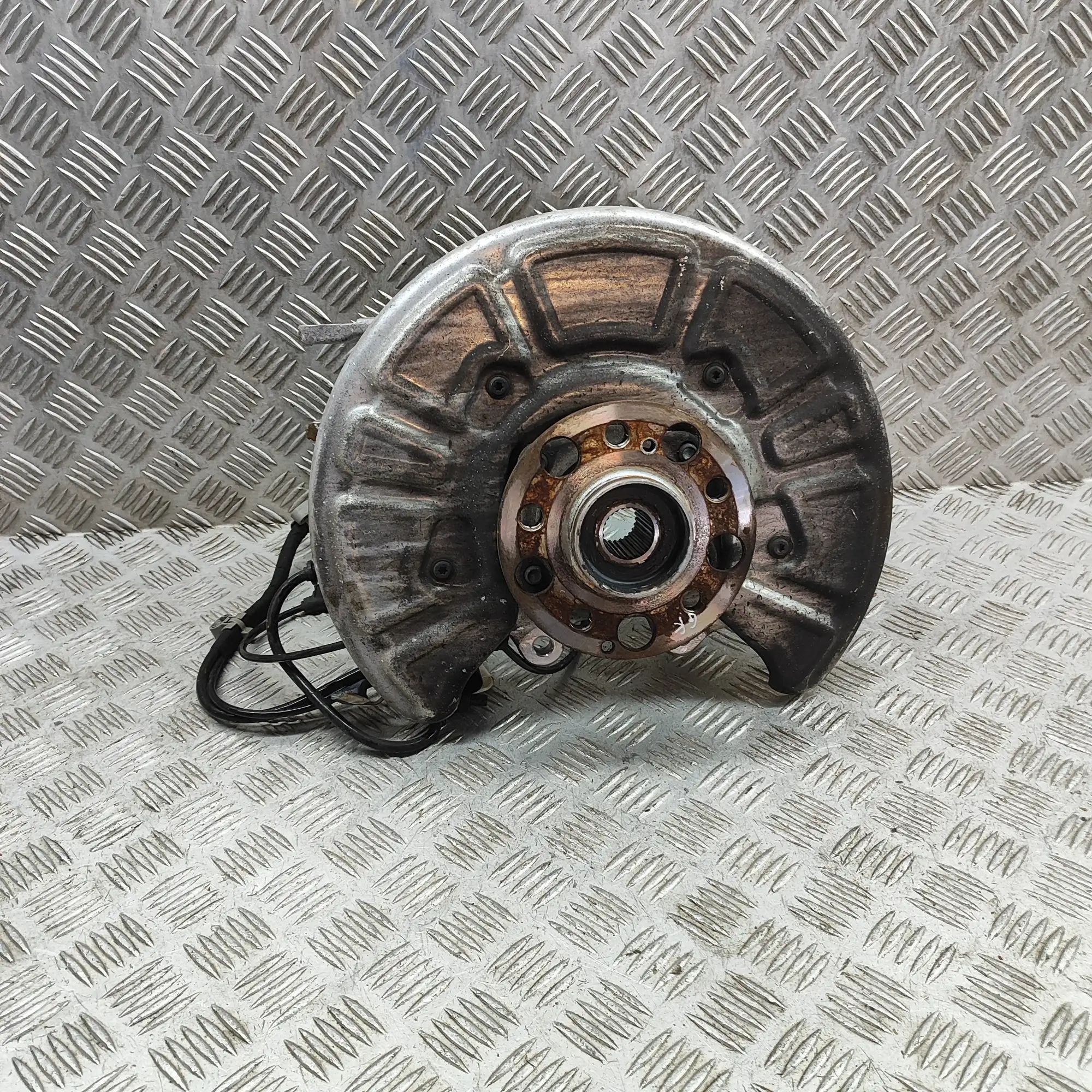 Mercedes-Benz G (W463) Rear Left Wheel Hub Spindle A1903504301, A1901700 Rear Left Wheel Hub Spind...
