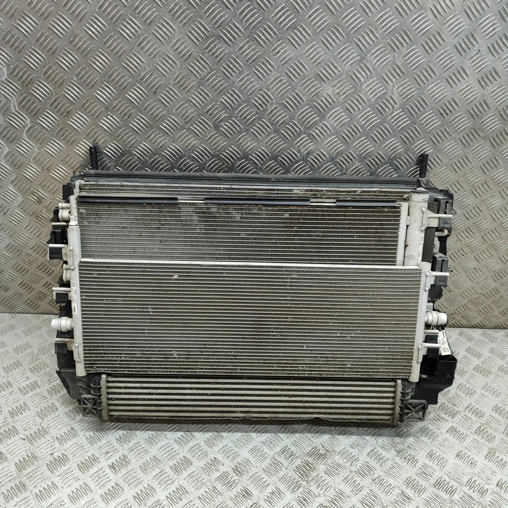 BMW 2 (F22 / F23) Cooling Radiator Pack 7643331, 9286712, 7636071, 7646410, 7634563 Coo...