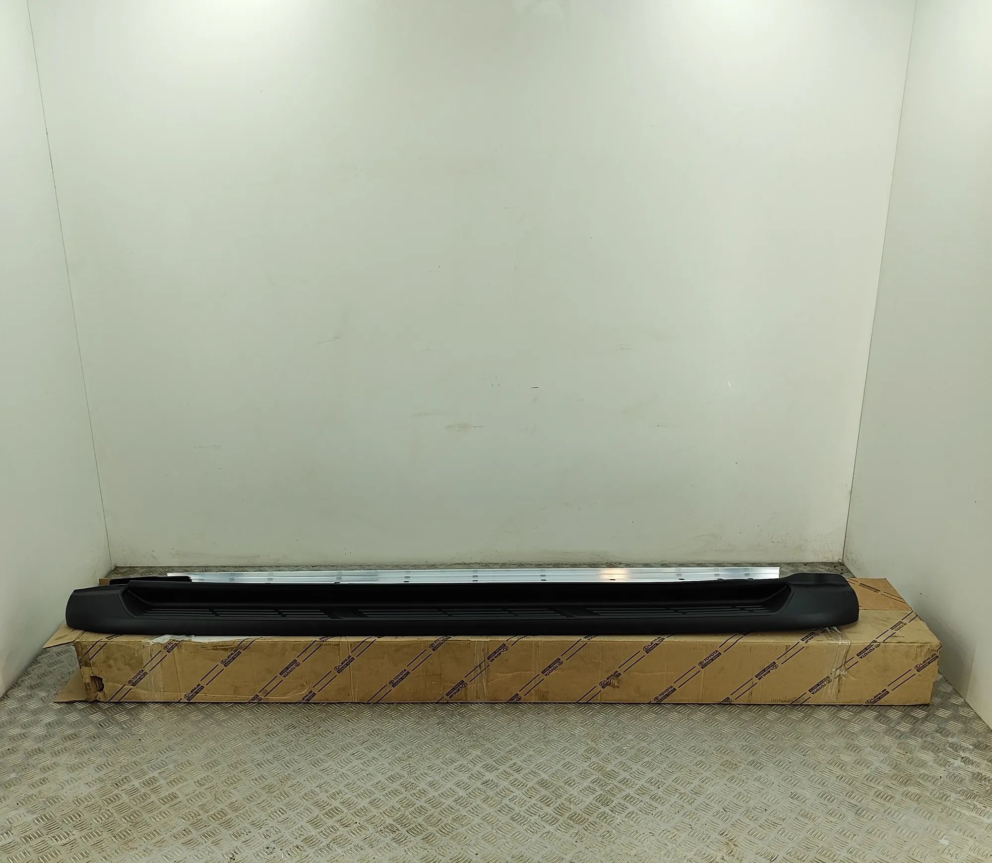 Toyota Hilux Left Side Sideskirt 51702-0K040, 51772-0K360 Left Side Sideskirt TO...