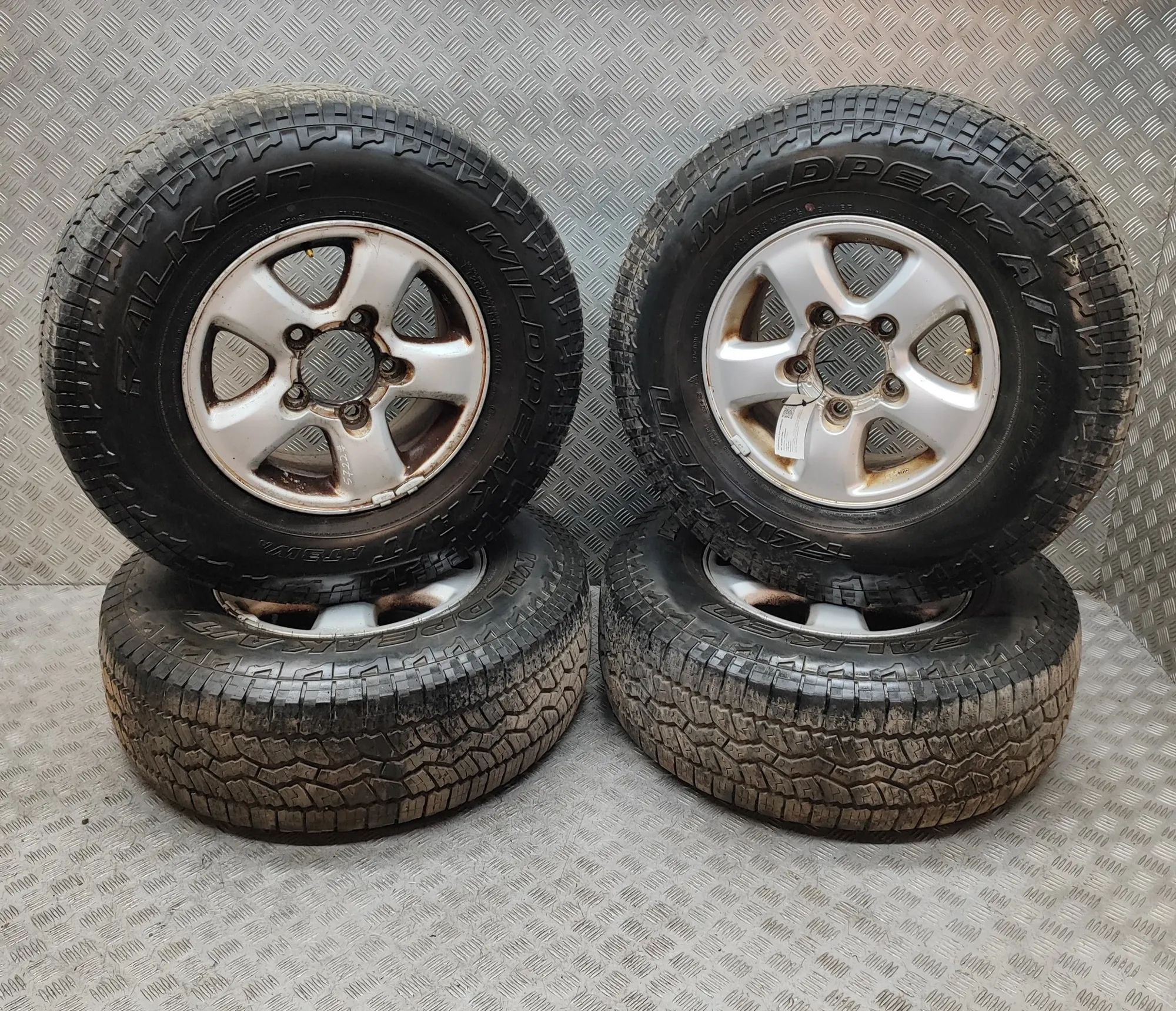 Toyota Land Cruiser 100 Alloy Wheel Set 42611-60180 Alloy Wheel Set TOYOTA LAND CRUISER...