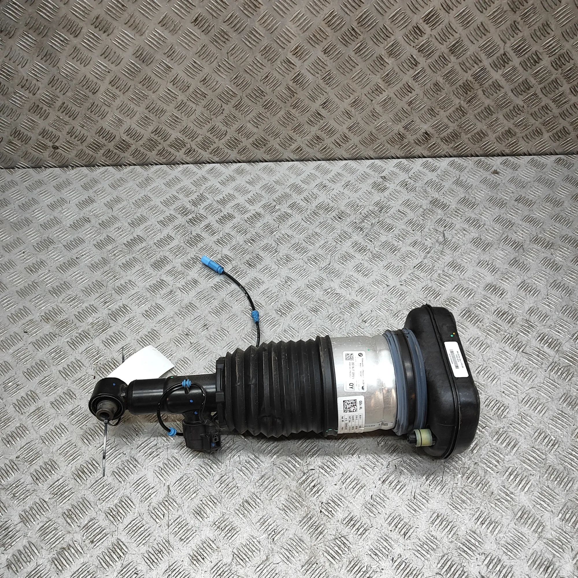 BMW X5 (G05) Rear Left Air Shock Absorber G05H58N, 5A40B53 Rear Left Air Shock Absorber B...