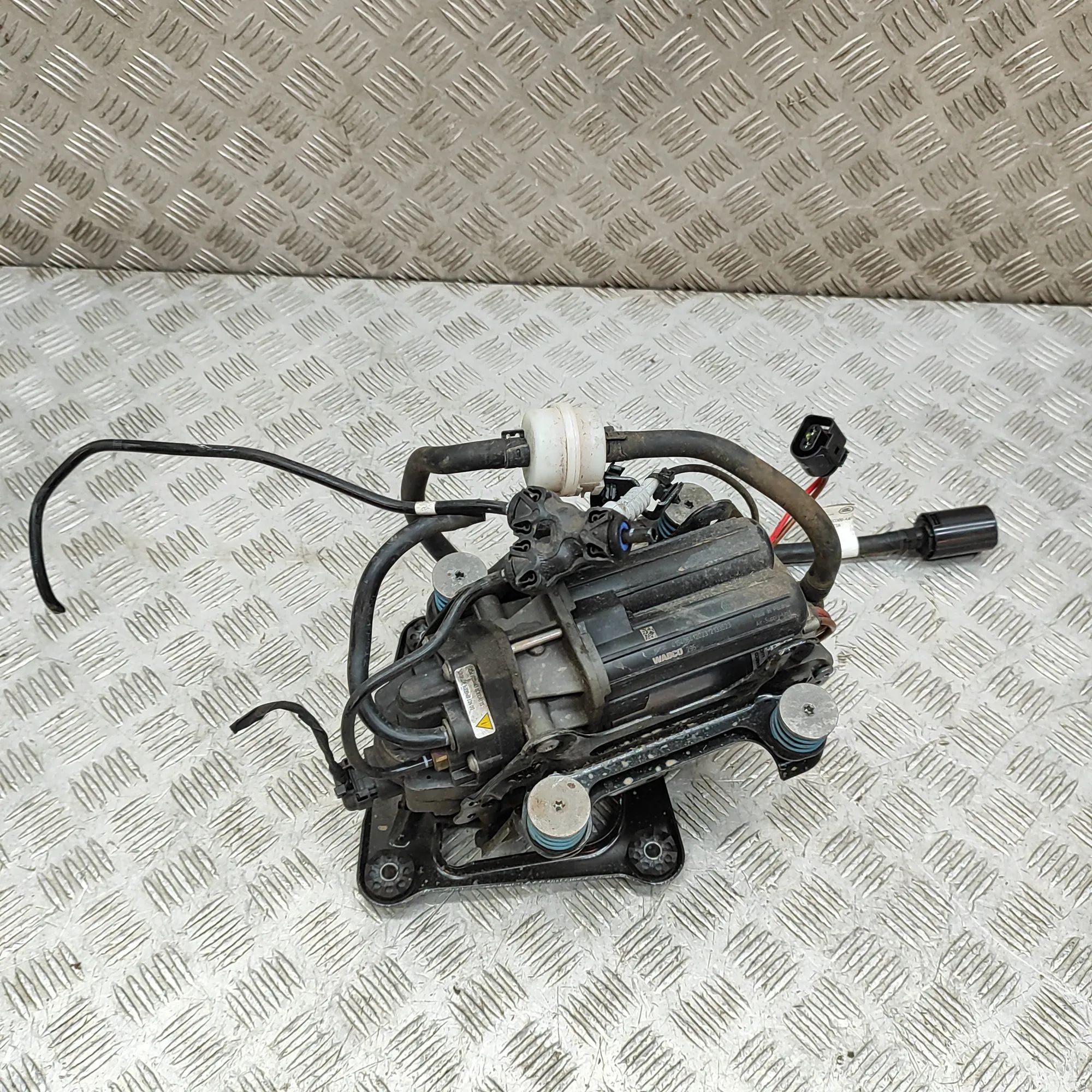 Land Rover Range Rover Sport (L461) Air Suspension Compressor