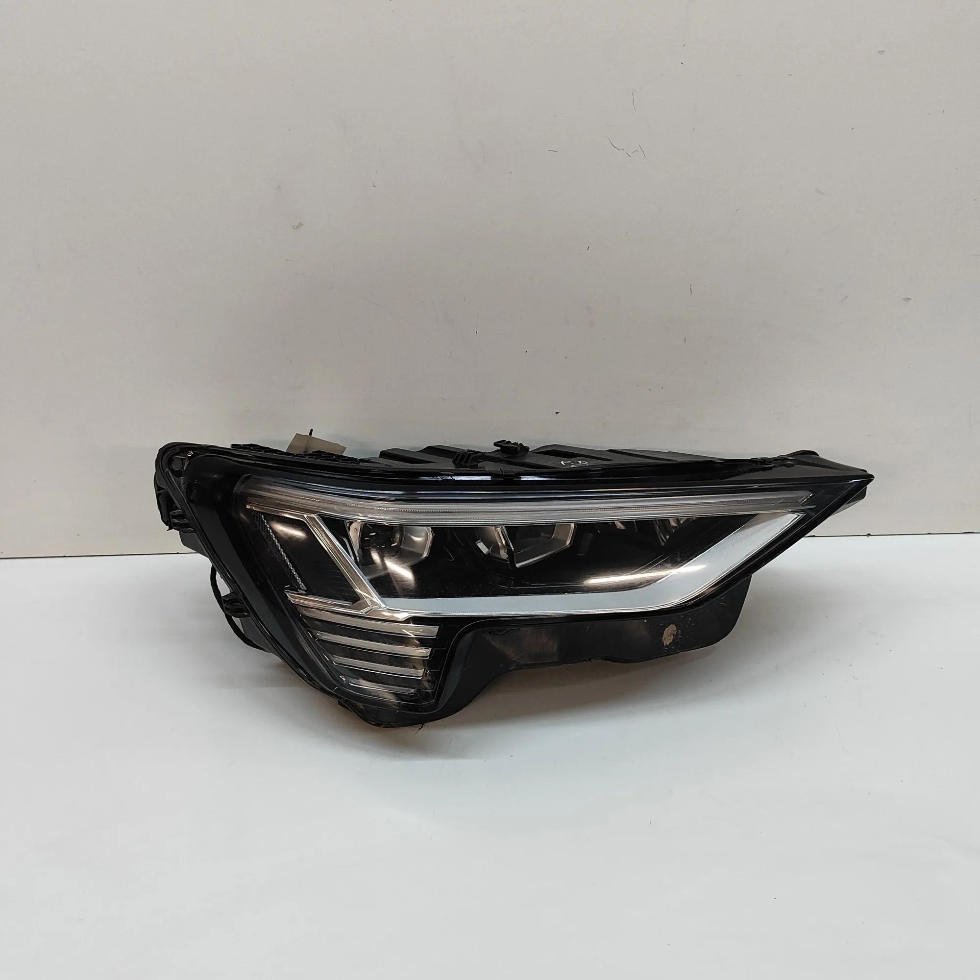 Audi Q8 Front Right Headlight 4KE941040E Front Right Headlight AUDI Q8 (E-TRO...