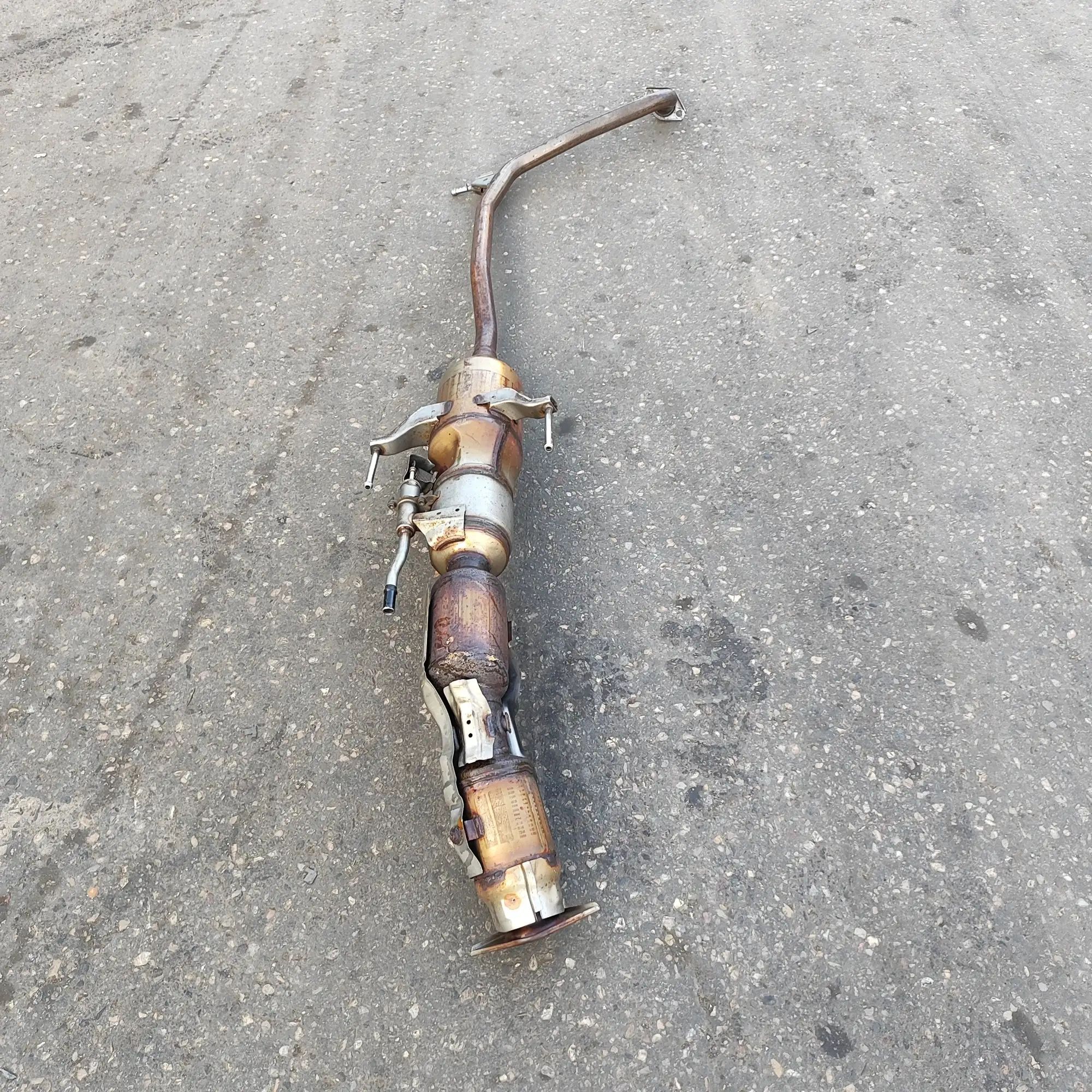 Toyota Prius+ catalytic converter 17410-37311 Catalytic Converter TOYOTA PRIUS (_...