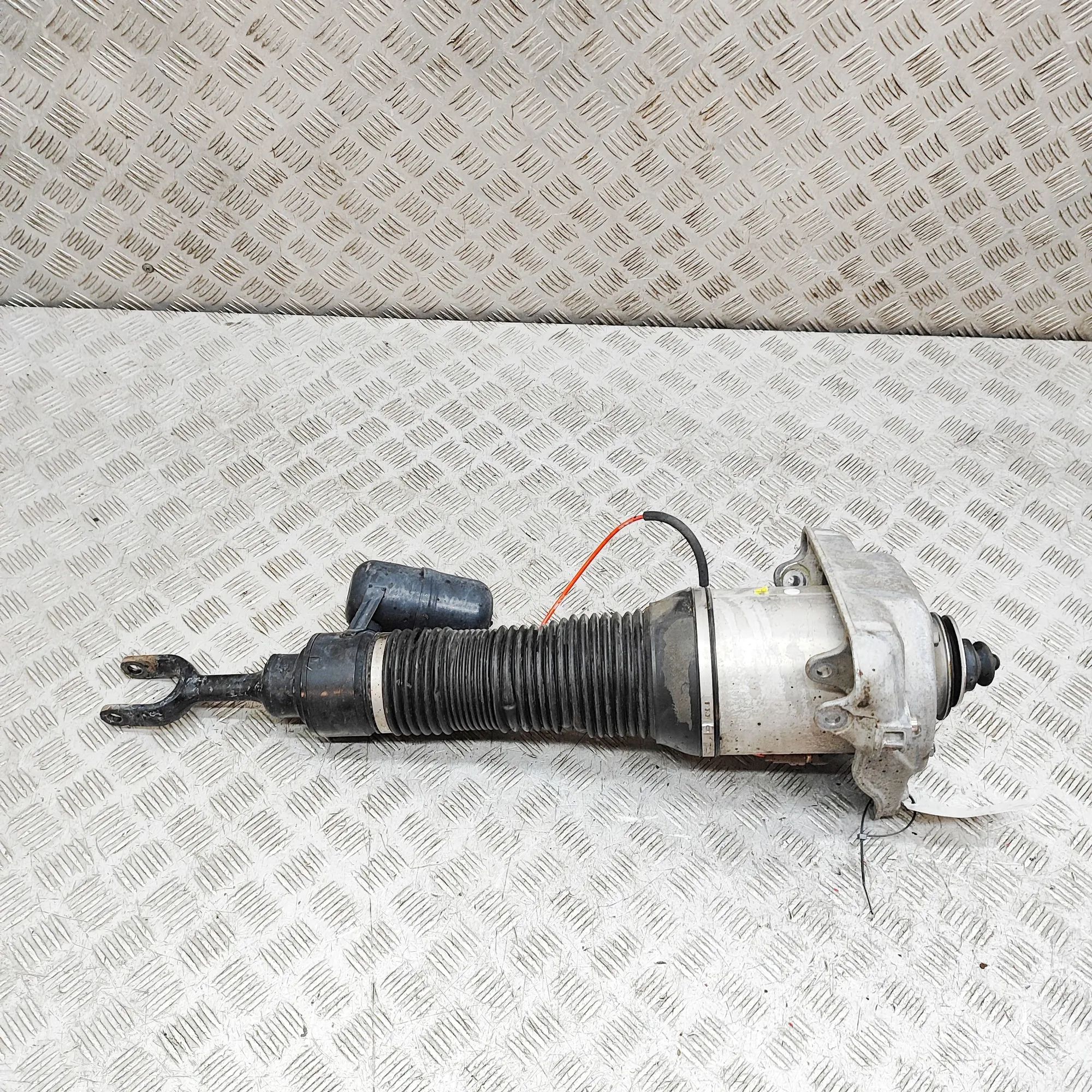Bentley Continental GT, GTC, Flying Spur Front Left Air Shock Absorber 3W8616039E Front Left Air Shock Absorber BENTLE...
