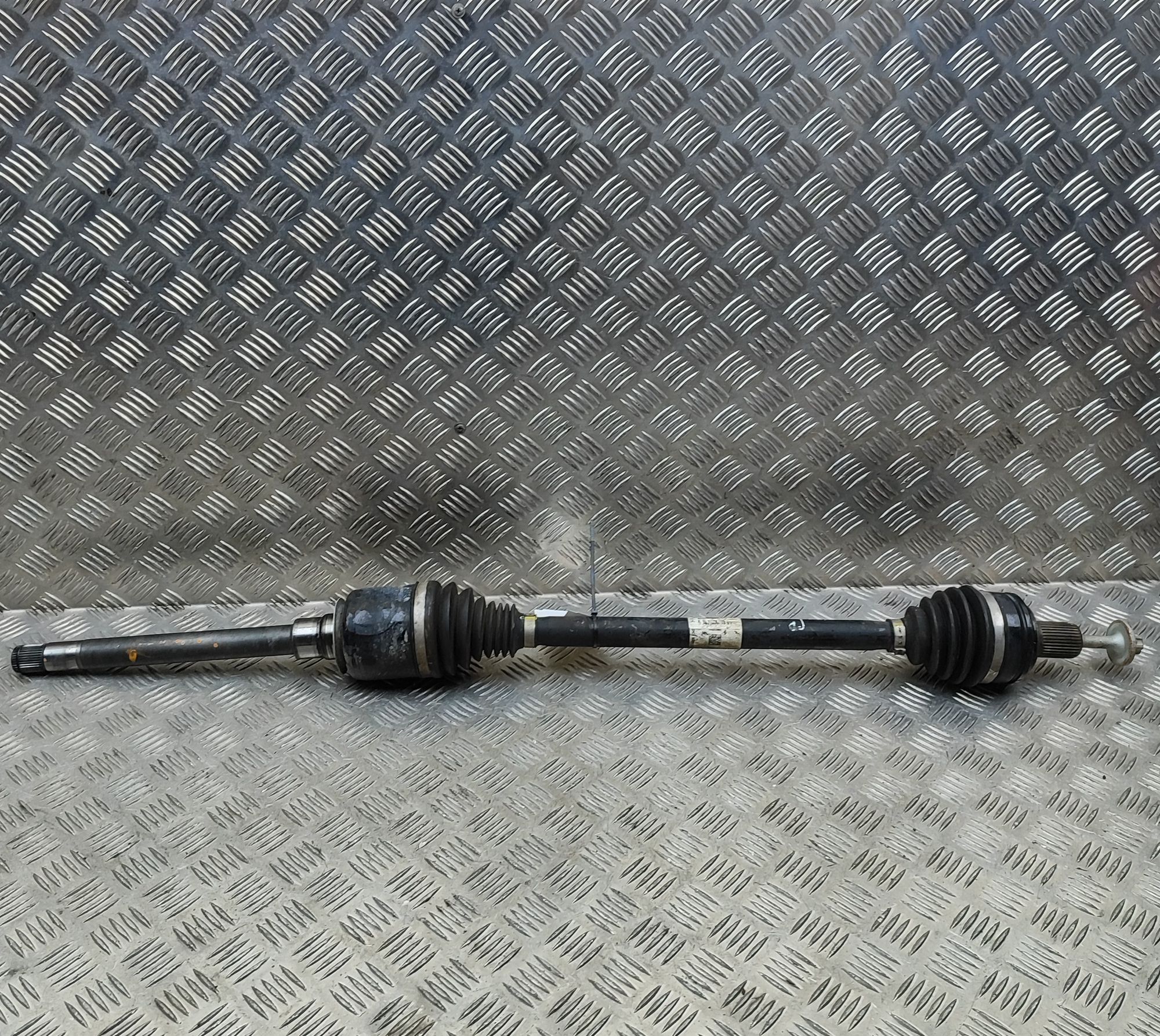 Mercedes-Benz GLE (W167) Front Right Driveshaft A1673301301 Front Right Driveshaft MERCEDES-BEN...