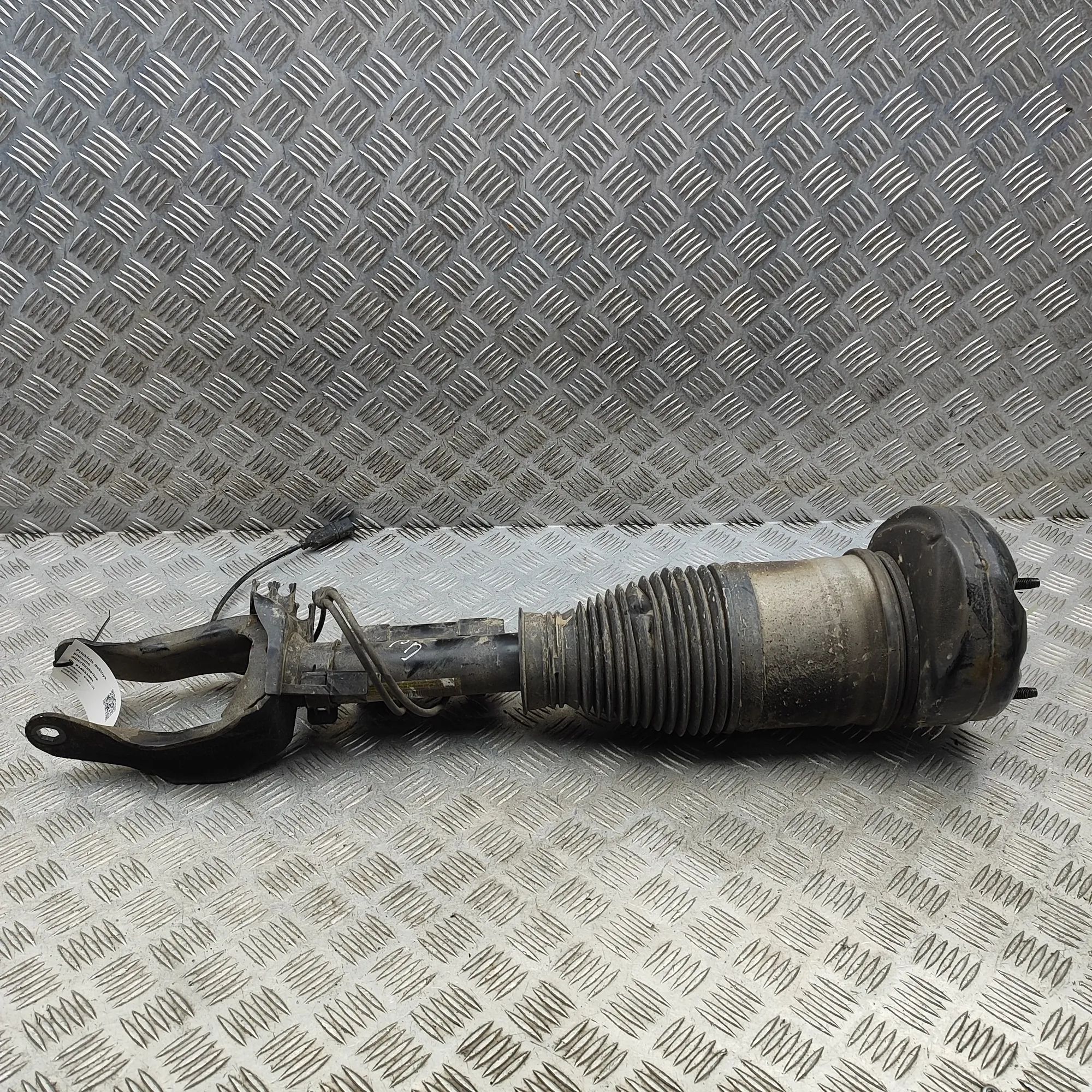 Mercedes-Benz GLE (W167) Front Right Air Shock Absorber B4-LF1-Z015A00, HH-AF1035-001, A1673203213 Fron...
