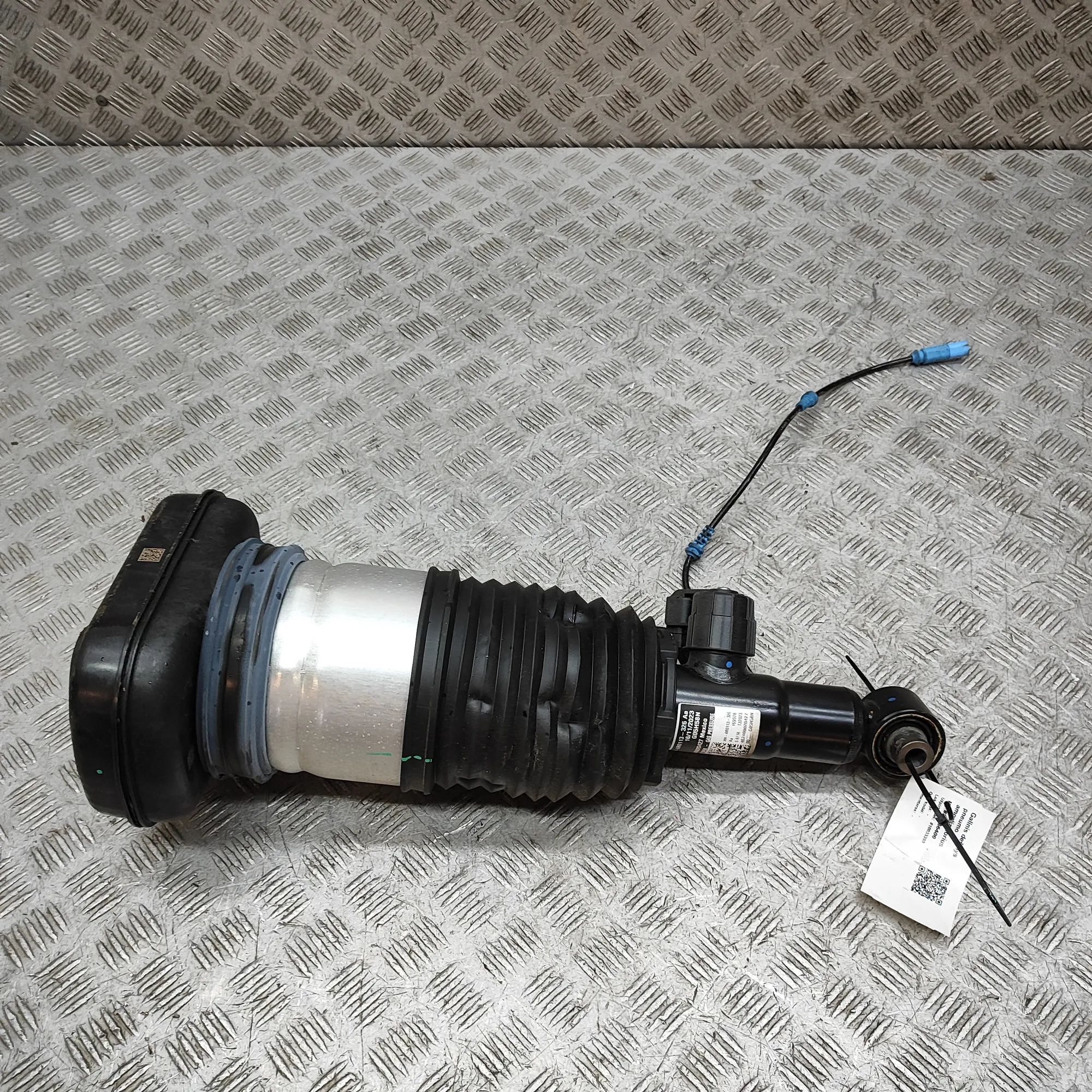 BMW X5 (G05) Rear Right Air Shock Absorber G05H58N, 5A40B54 Rear Right Air Shock Absorber ...