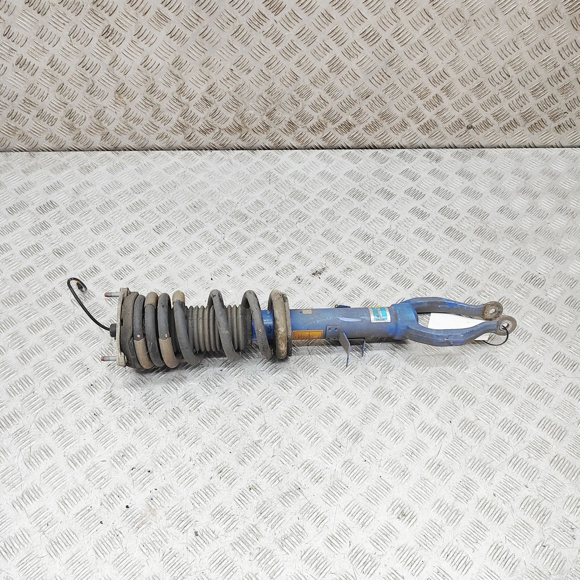 Nissan GT-R Front Left Shock Absorber E6111-KB50A Front Left Shock Absorber NISSAN GT...