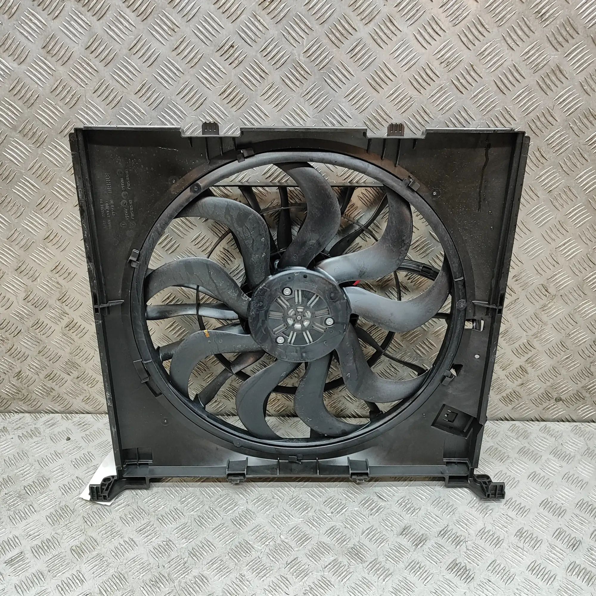 BMW 5 (G30 / G31) Engine Cooling Fan Shroud 7925818 Engine Cooling Fan Shroud BMW 5 SERIES ...