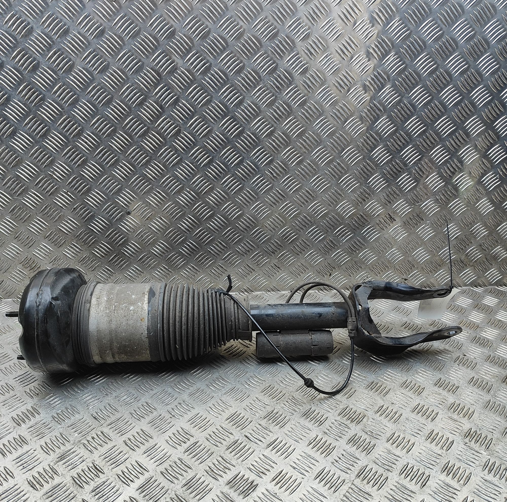 Mercedes-Benz GLE (W167) Front Right Air Shock Absorber HH-AF1035-001, B4-LF1-Z015A02, A1673203213 Fron...