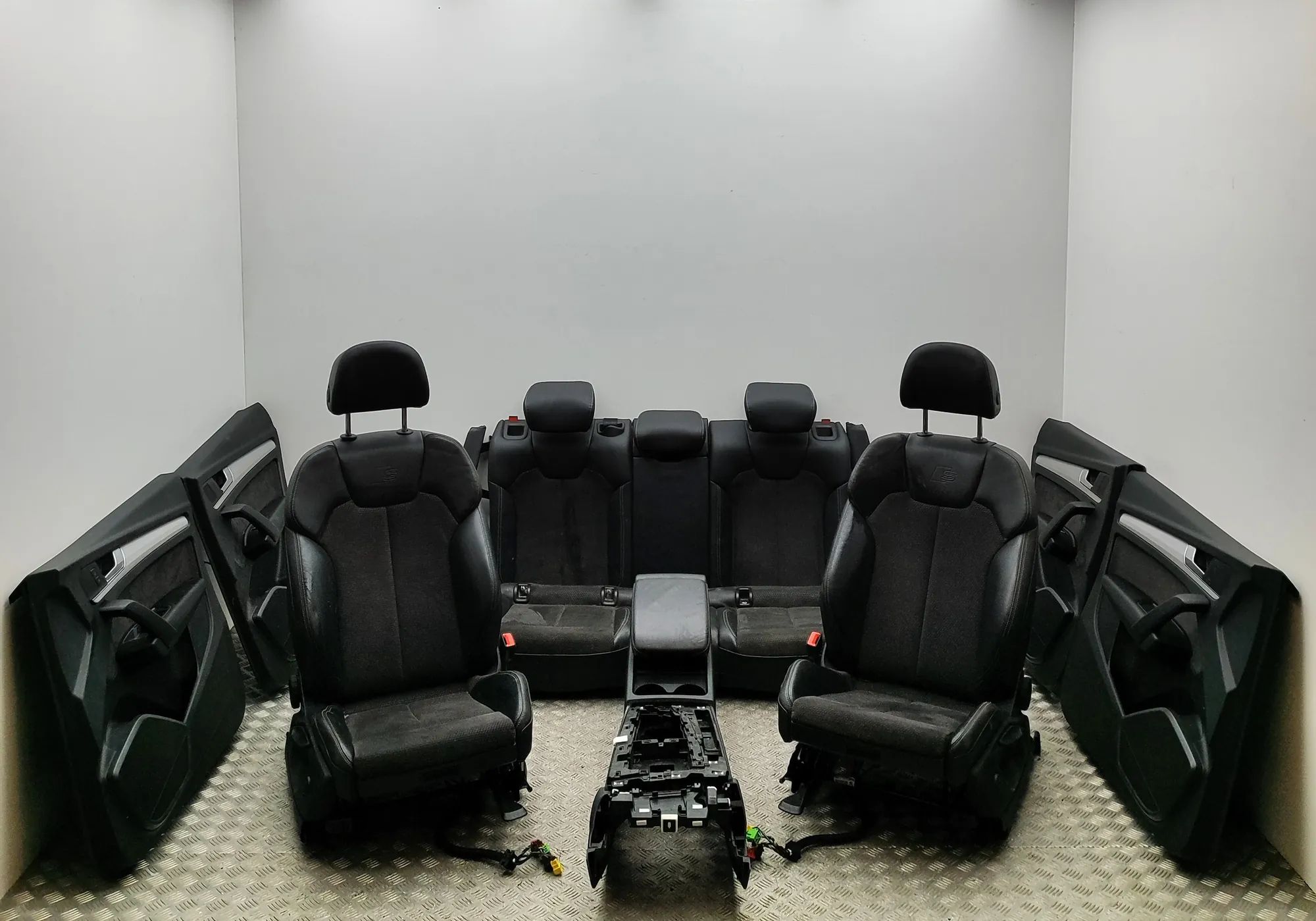 Audi Q5 (FY) Interior Seats W/ Door Cards Kit 80A867488, 80A867133, 80A867487, 80A881806M, 80...
