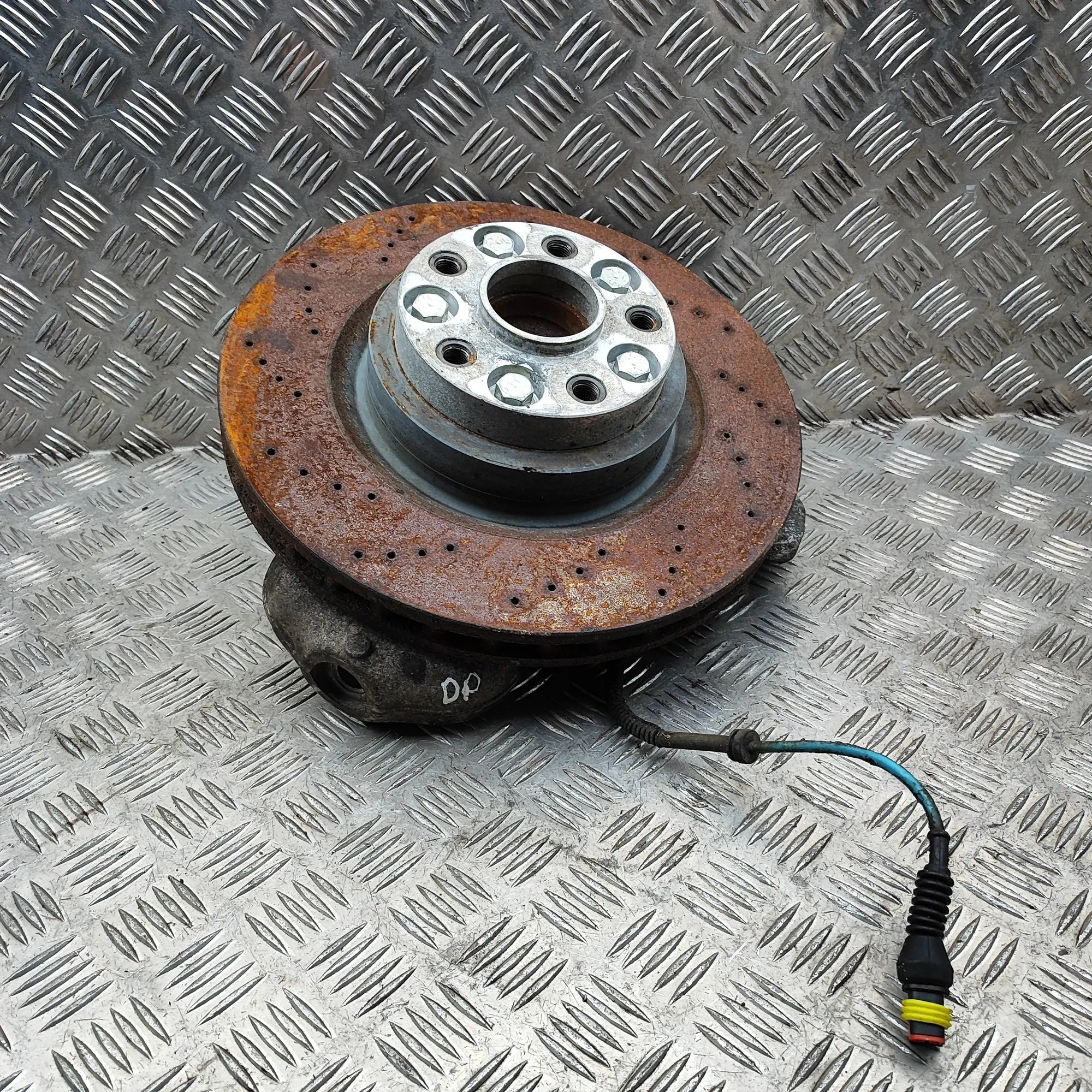 Maserati GranTurismo / GranCabrio Front Right Wheel Hub 980139891 Front Right Wheel Hub MASERATI GRAN (...