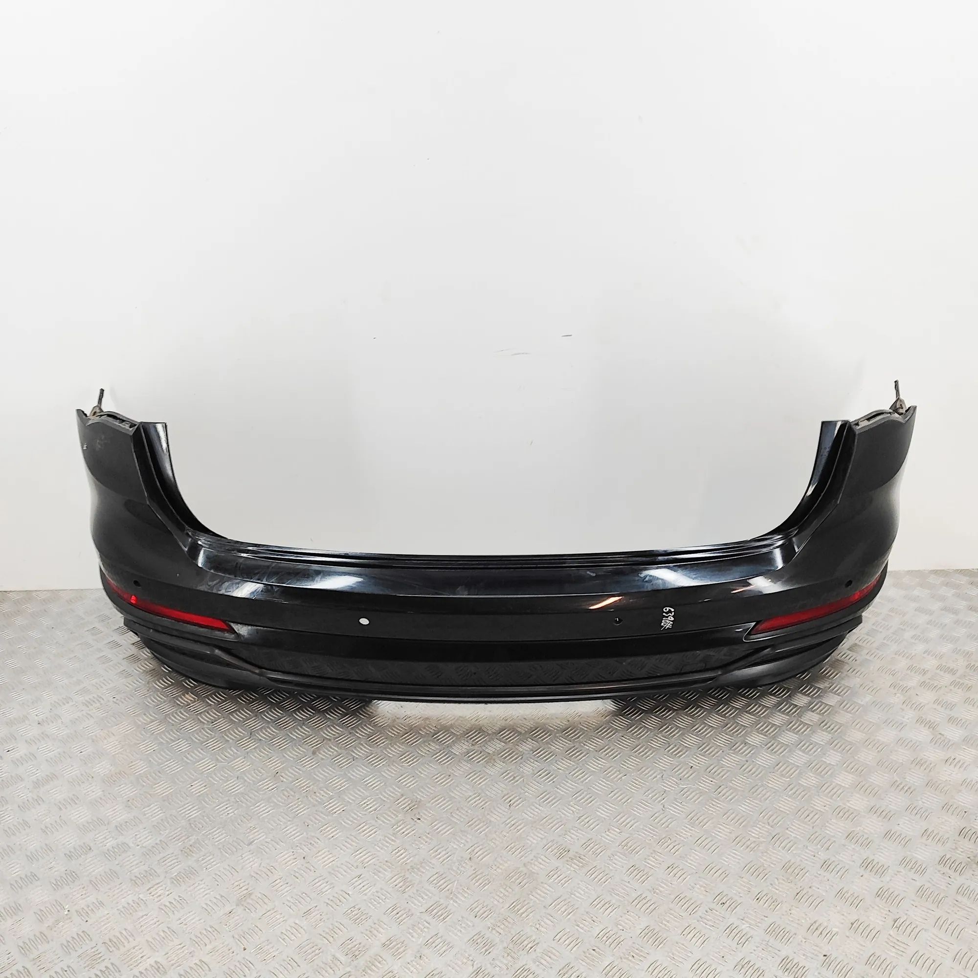 Audi Q3 (F3) rear bumper 83A807067A Rear Bumper AUDI Q3 (F3) (2018-...)
...