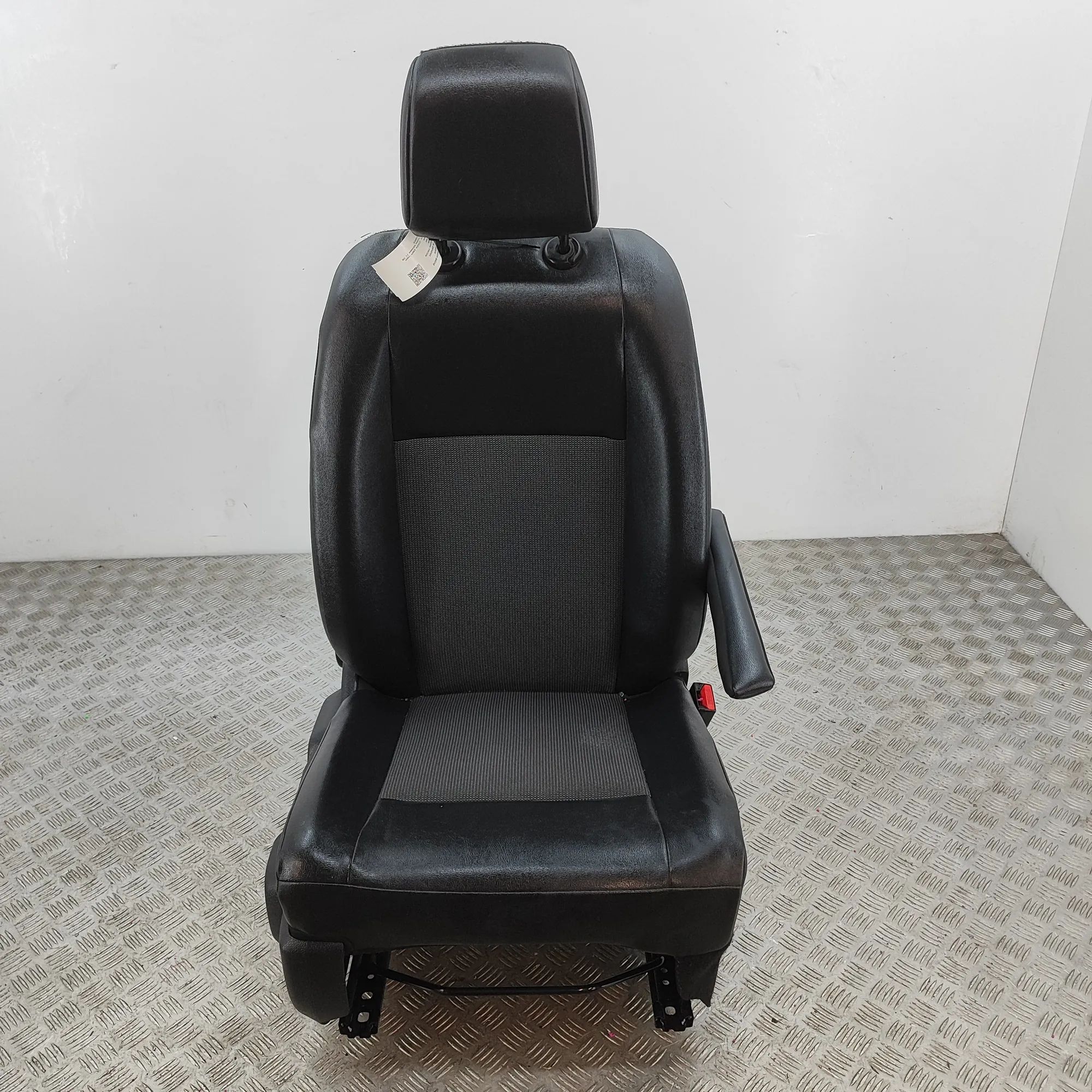 Citroen Jumpy / SpaceTourer Front Right Seat 1616753580, 1617139780 Front Right Seat CITROËN...