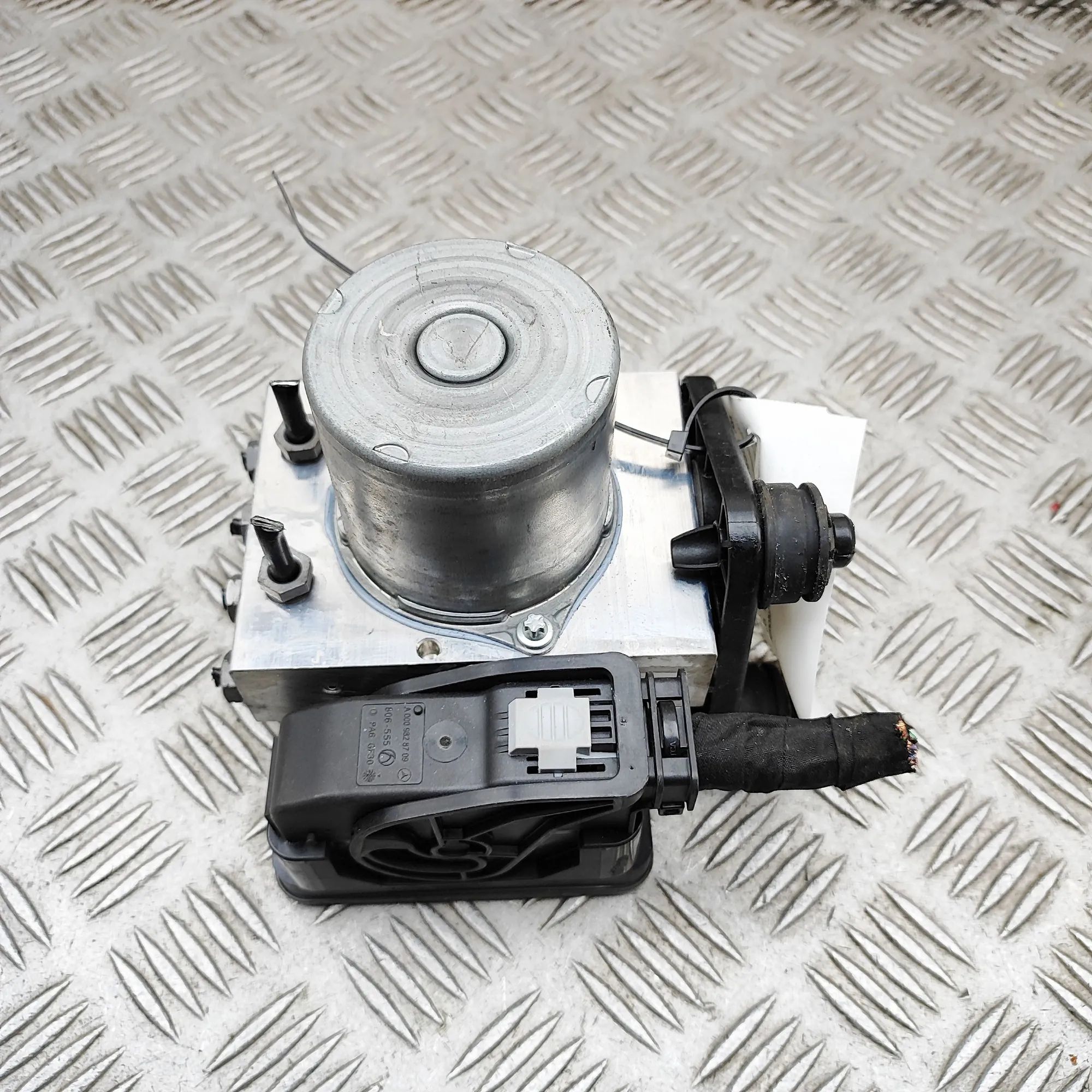 Mercedes-Benz A (W177) ABS Hydraulipumppu A2239013706, A2239008835 ABS Pump MERCEDES-BENZ...