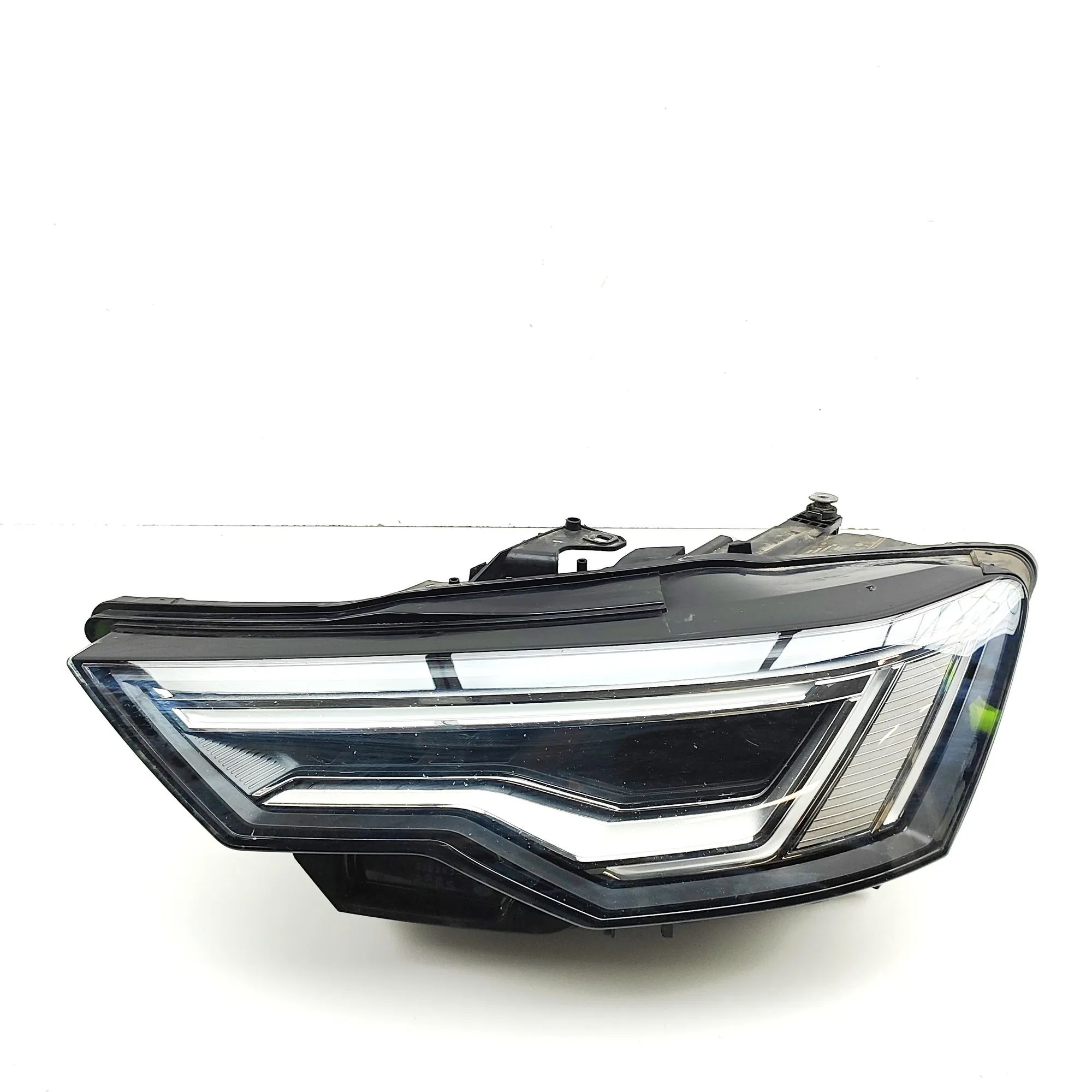 Audi A6 (C8) Front Left Headlight 4K0941039, 4K0941039A Front Left Headlight AUDI...