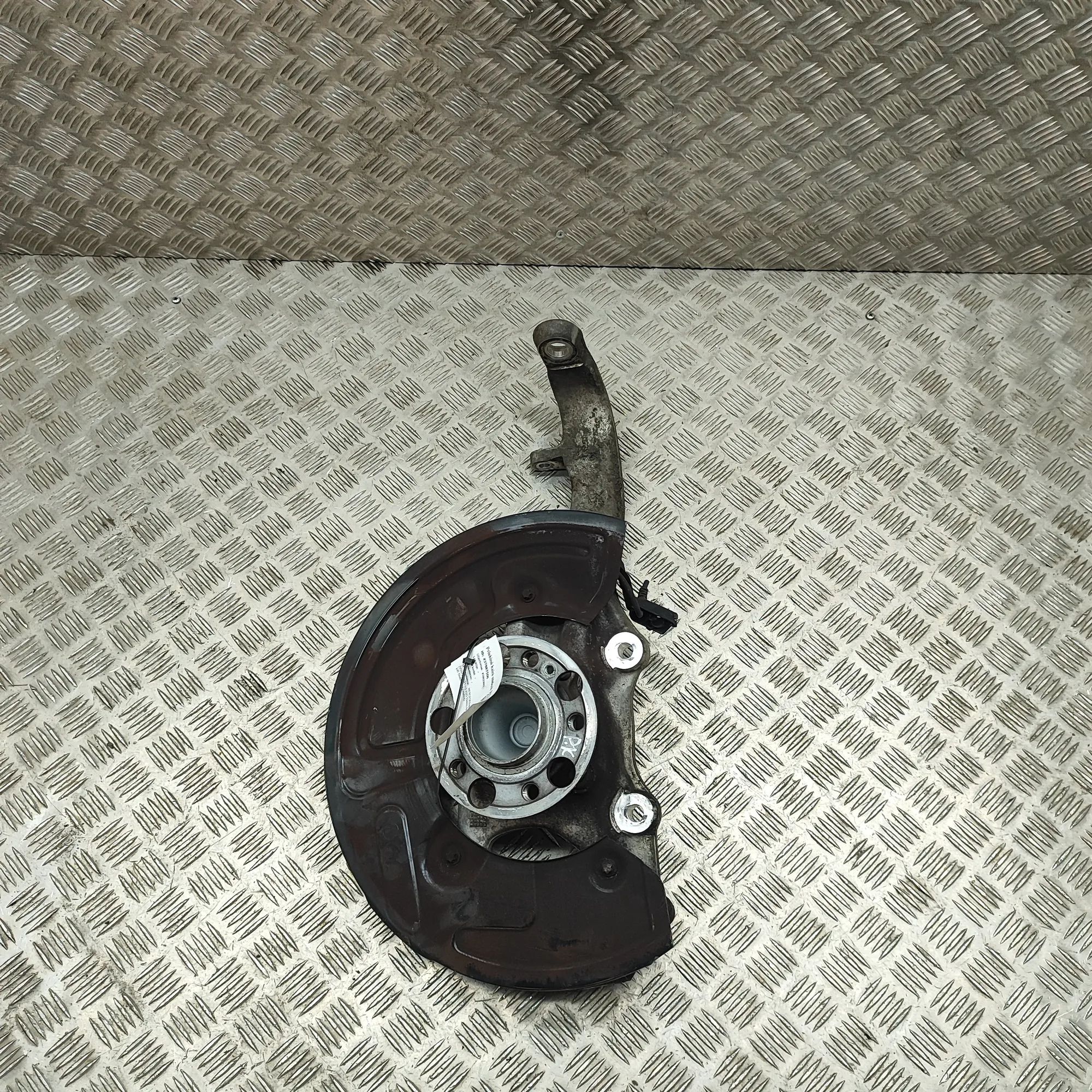 Mercedes-Benz EQS (V297 / X296) Front Left Wheel Hub A2975461100, A2973340300, A2974210100, A2973320...