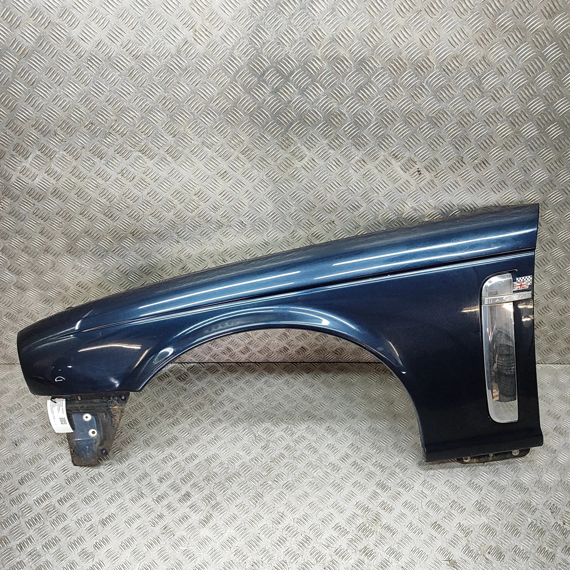 Jaguar XJ Front Left Fender 7W93-16105-AA Front Left Fender JAGUAR XJ (X350...
