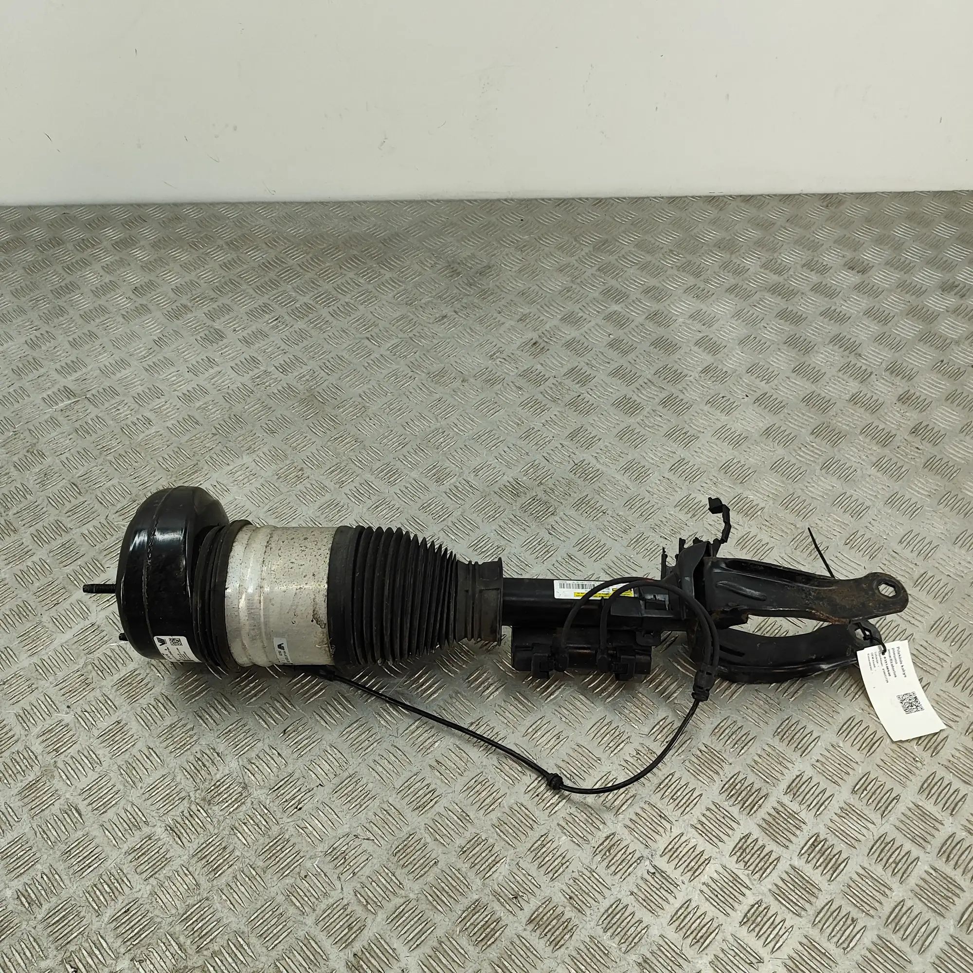 Mercedes-Benz GLE (W167) Front Left Air Shock Absorber A1673203504 Front Left Air Shock Absorber MERCE...